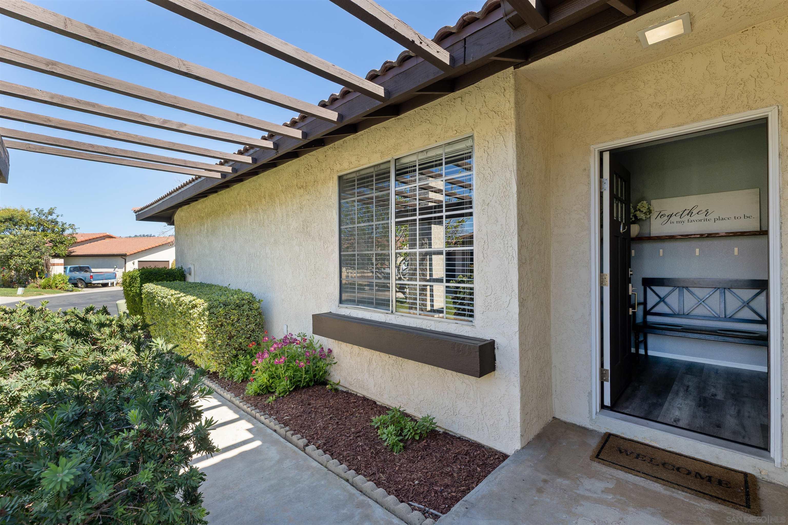Detail Gallery Image 6 of 38 For 2407  Teaberry Glen, Escondido,  CA 92027 - 3 Beds | 2 Baths