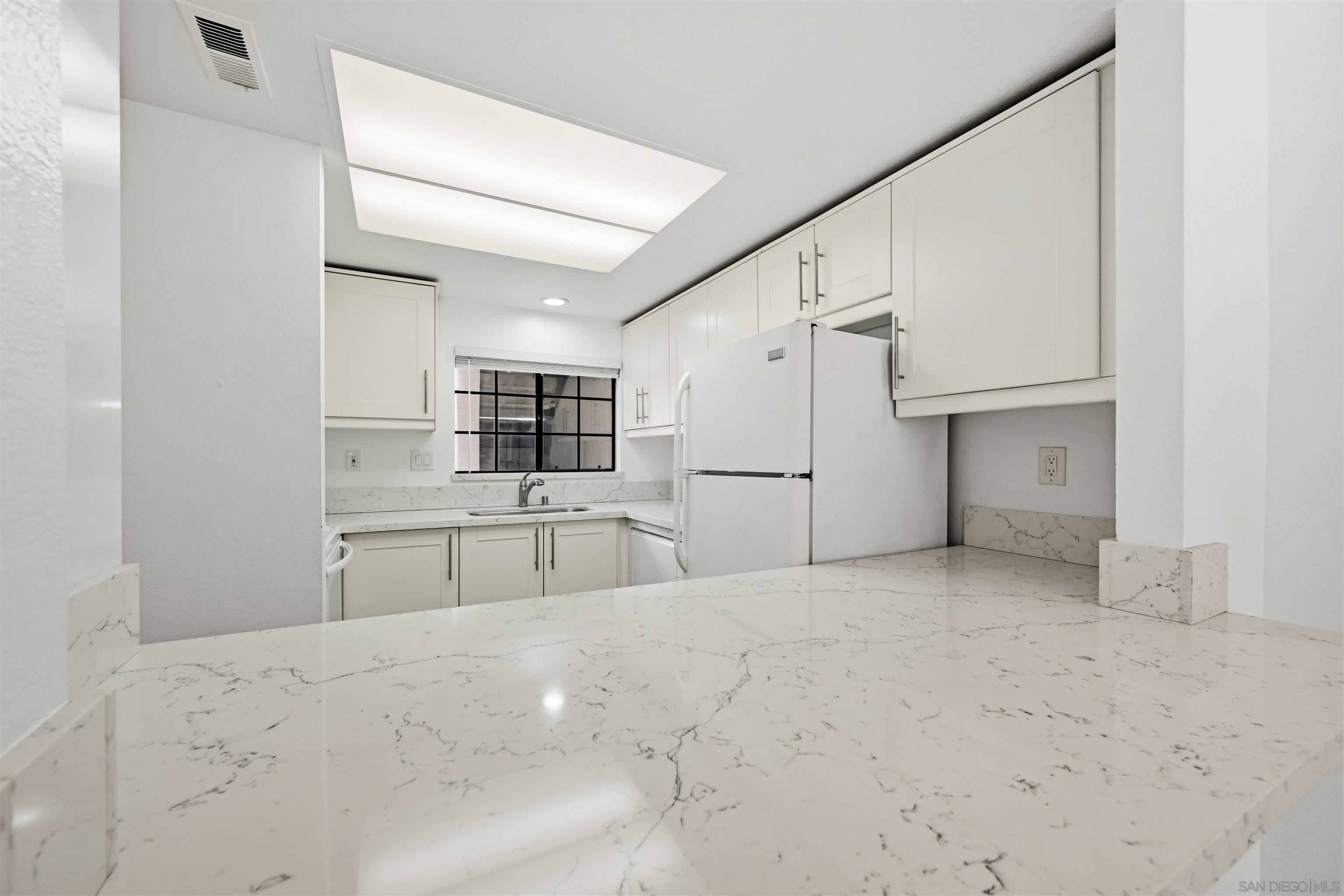 Detail Gallery Image 6 of 27 For 2823  Andover Ave, Carlsbad,  CA 92010 - 3 Beds | 2 Baths