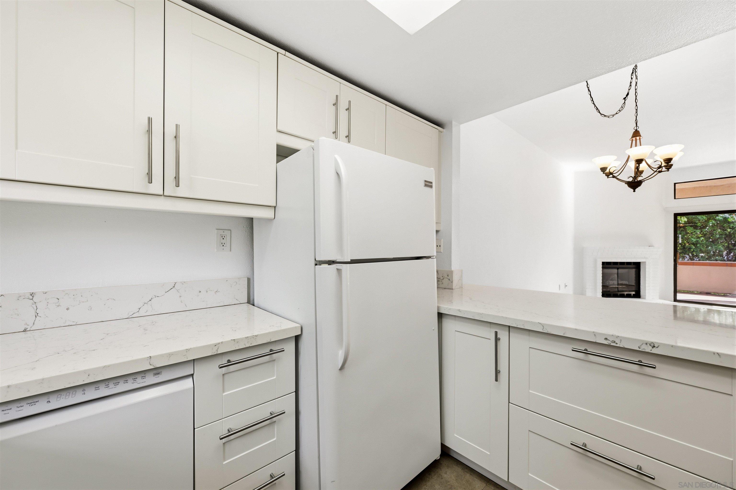 Detail Gallery Image 8 of 27 For 2823  Andover Ave, Carlsbad,  CA 92010 - 3 Beds | 2 Baths