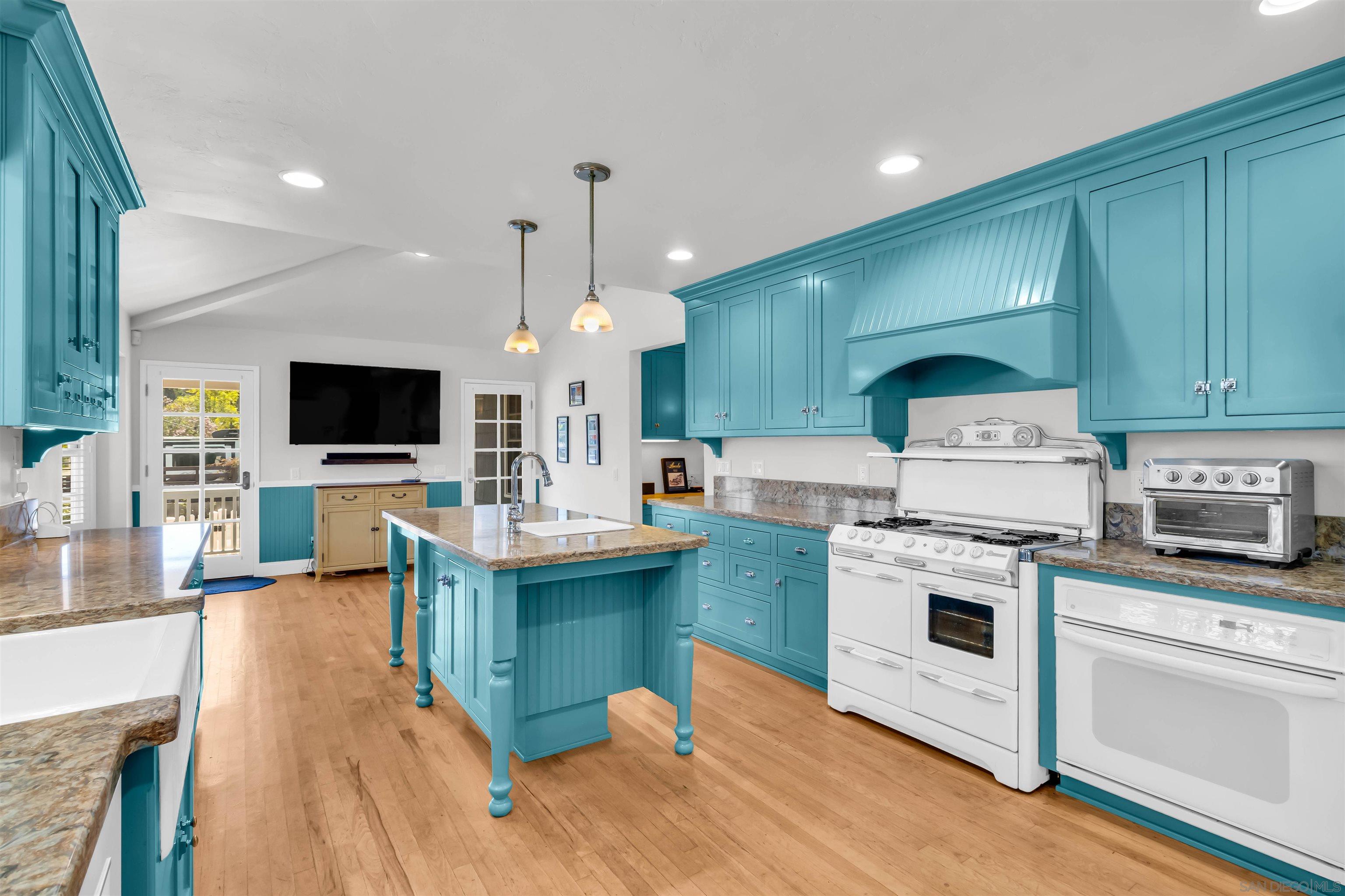 Detail Gallery Image 6 of 35 For 4894  Garfield St, La Mesa,  CA 91941 - 3 Beds | 3 Baths