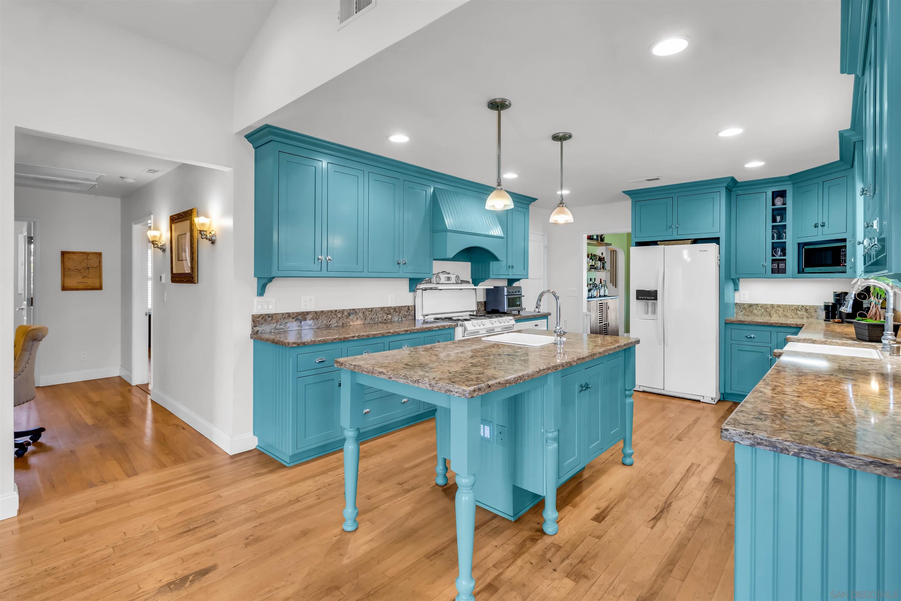 Detail Gallery Image 7 of 35 For 4894  Garfield St, La Mesa,  CA 91941 - 3 Beds | 3 Baths