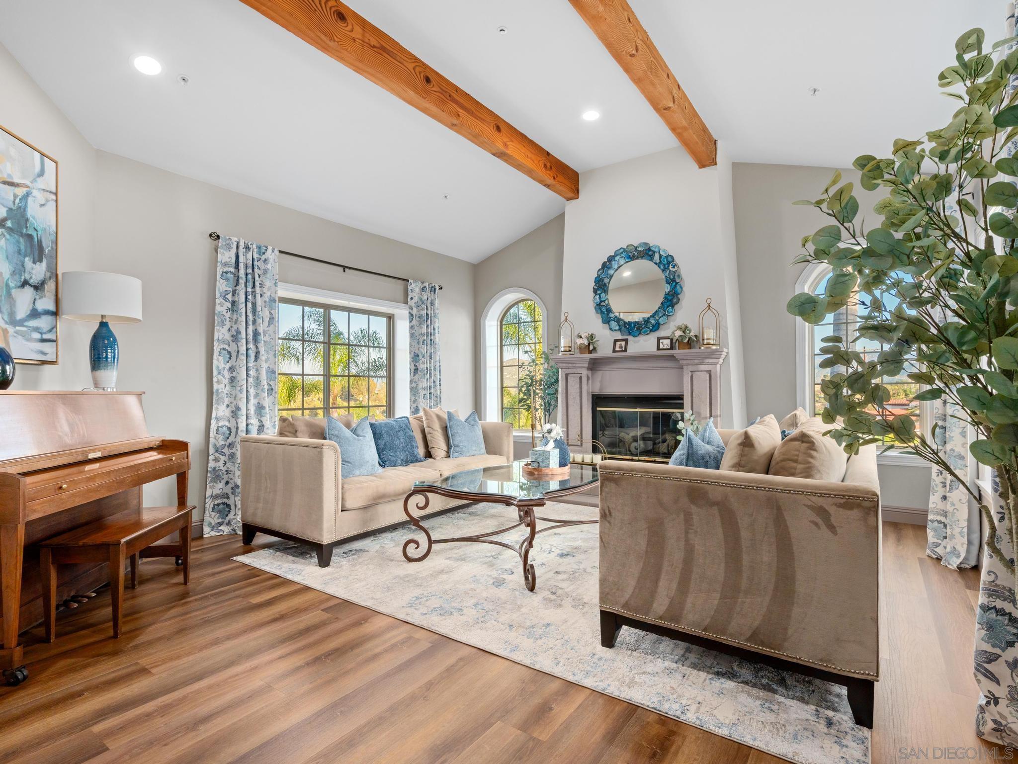 Detail Gallery Image 4 of 43 For 2624  Puebla Street, Escondido,  CA 92025 - 6 Beds | 5 Baths