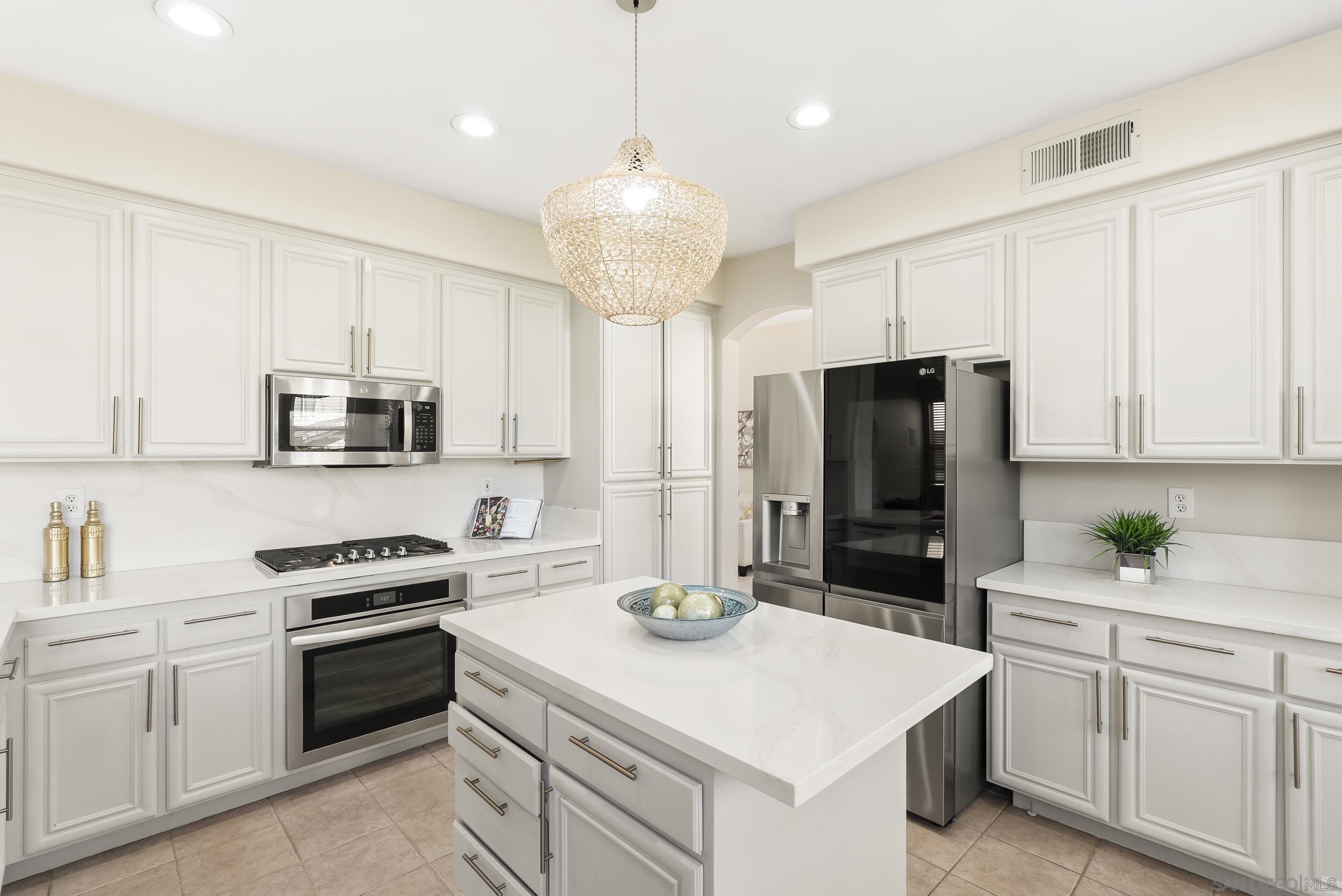 Detail Gallery Image 18 of 58 For 2609  Saddleback St, Chula Vista,  CA 91914 - 5 Beds | 3 Baths