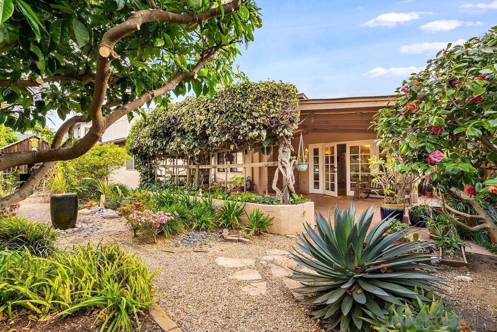 Detail Gallery Image 3 of 36 For 4210  Moraga Ave, San Diego,  CA 92117 - 4 Beds | 3 Baths