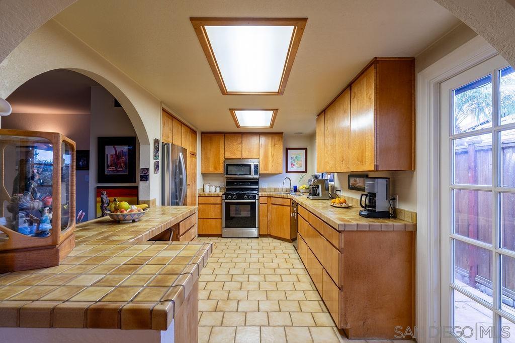 Detail Gallery Image 10 of 36 For 4210  Moraga Ave, San Diego,  CA 92117 - 4 Beds | 3 Baths