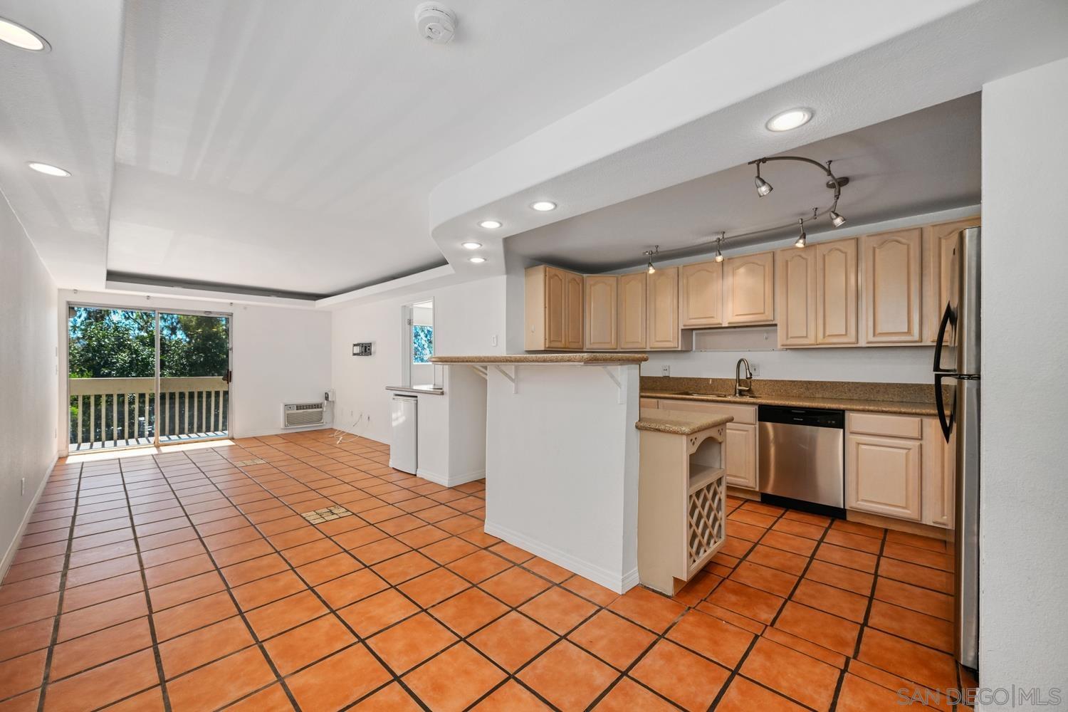 Detail Gallery Image 2 of 16 For 6255  Rancho Mission Rd  #101,  San Diego,  CA 92108 - 1 Beds | 1 Baths