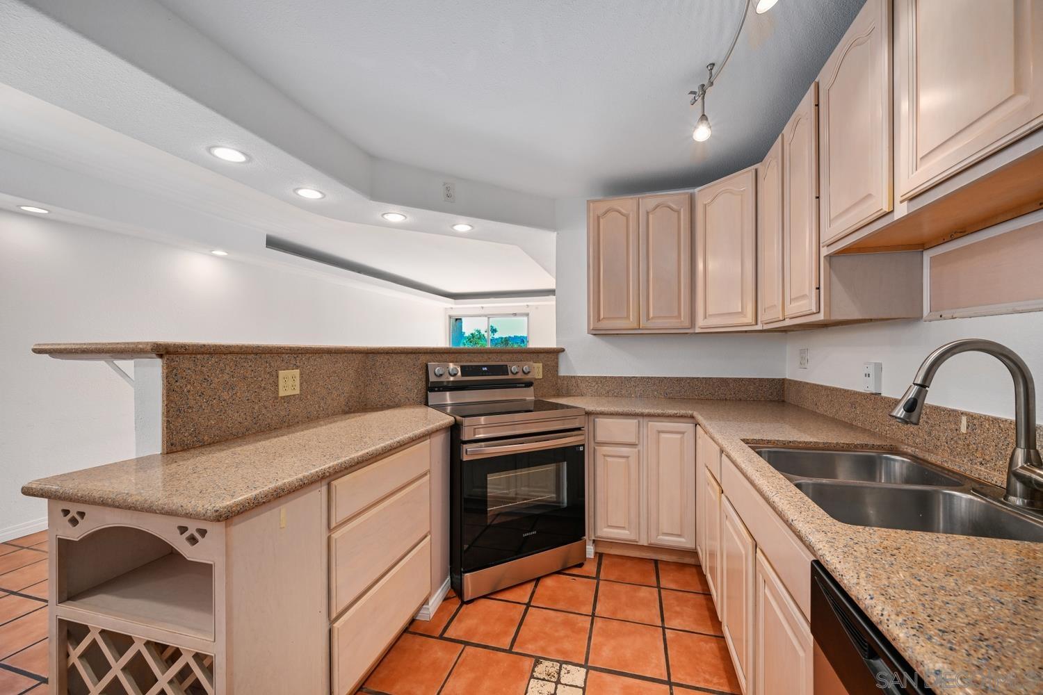 Detail Gallery Image 4 of 16 For 6255  Rancho Mission Rd  #101,  San Diego,  CA 92108 - 1 Beds | 1 Baths