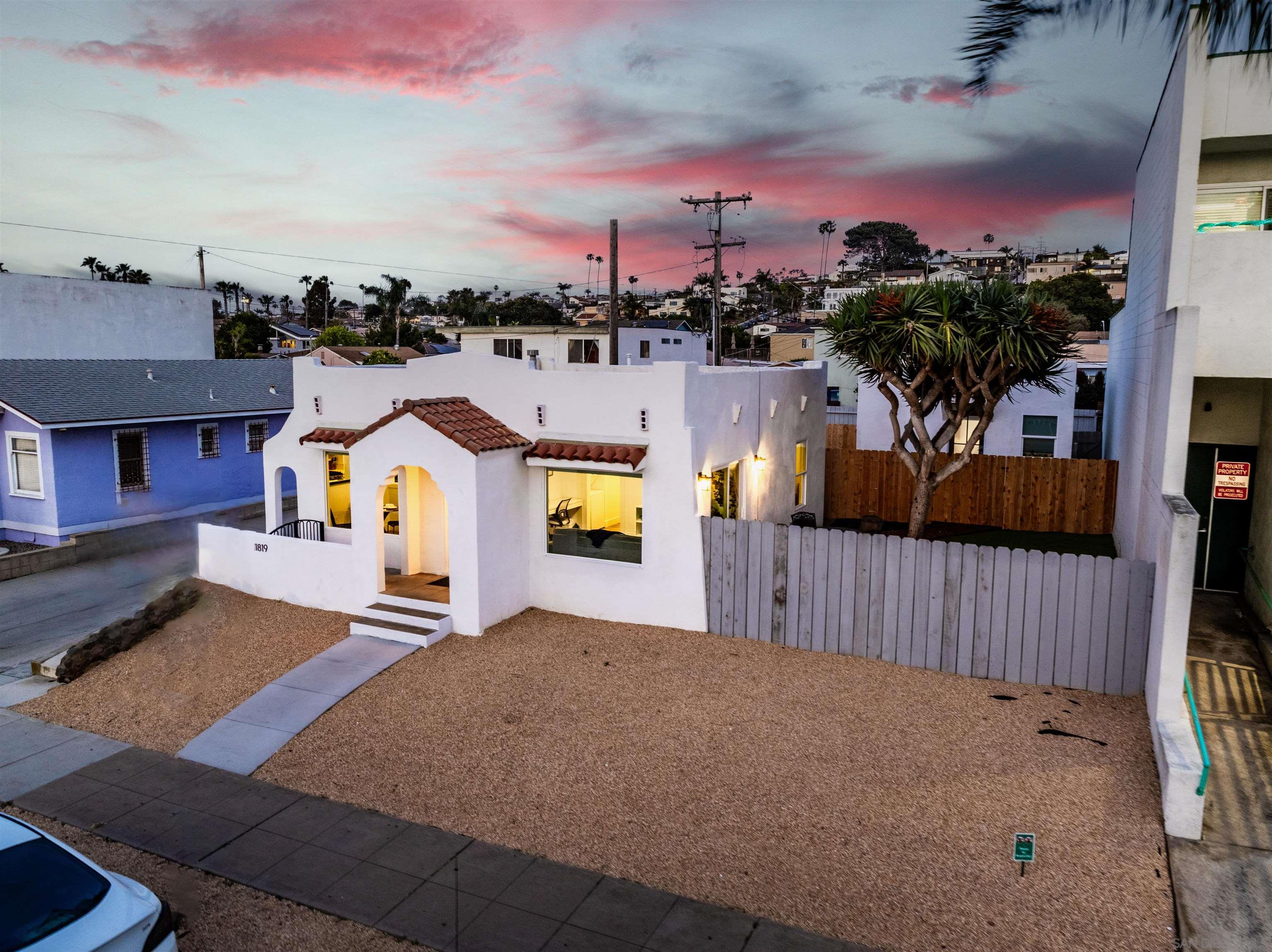 Detail Gallery Image 2 of 27 For 1817-19  Sunset Cliffs Blvd, San Diego,  CA 92107 - – Beds | – Baths