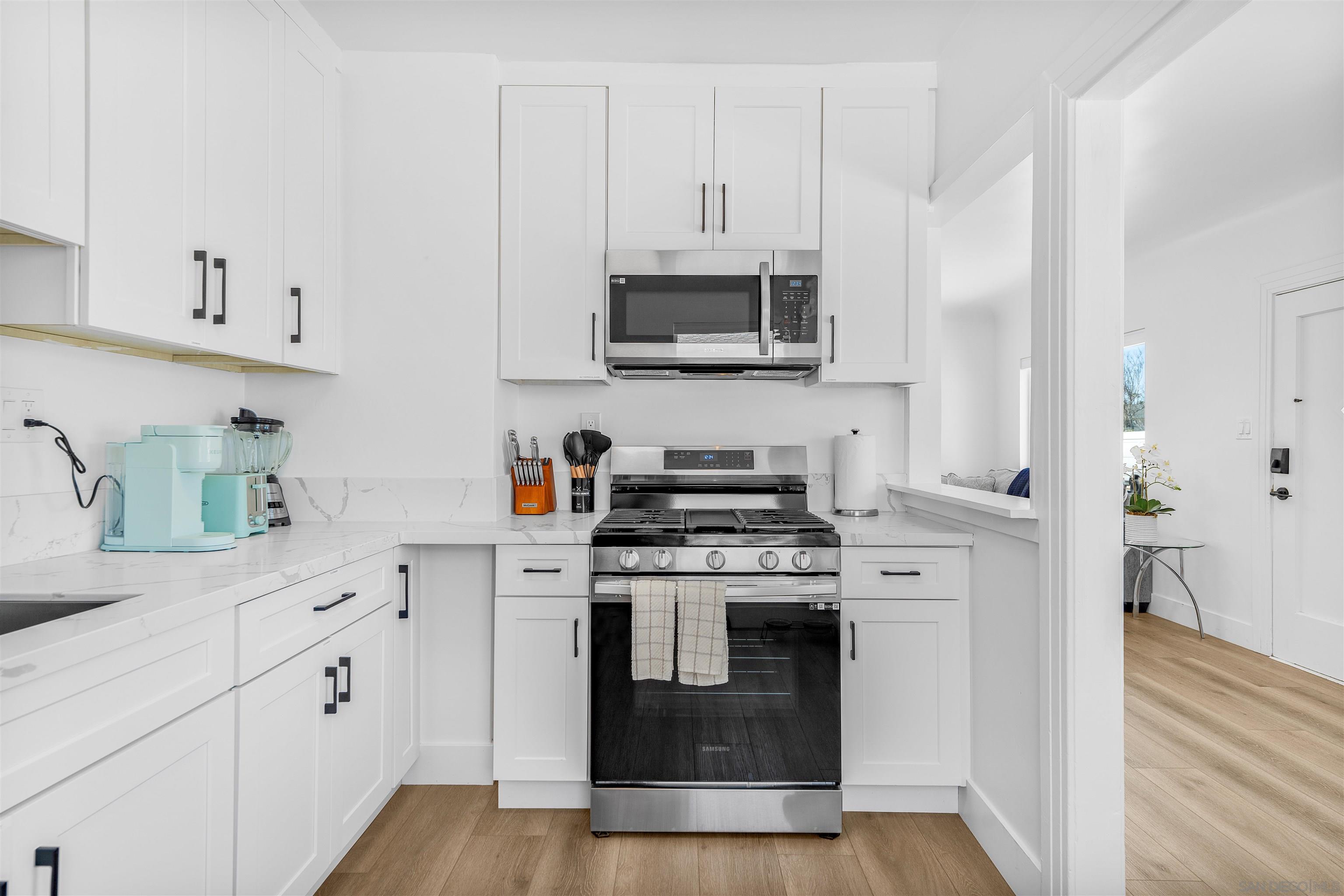 Detail Gallery Image 4 of 27 For 1817-19  Sunset Cliffs Blvd, San Diego,  CA 92107 - – Beds | – Baths