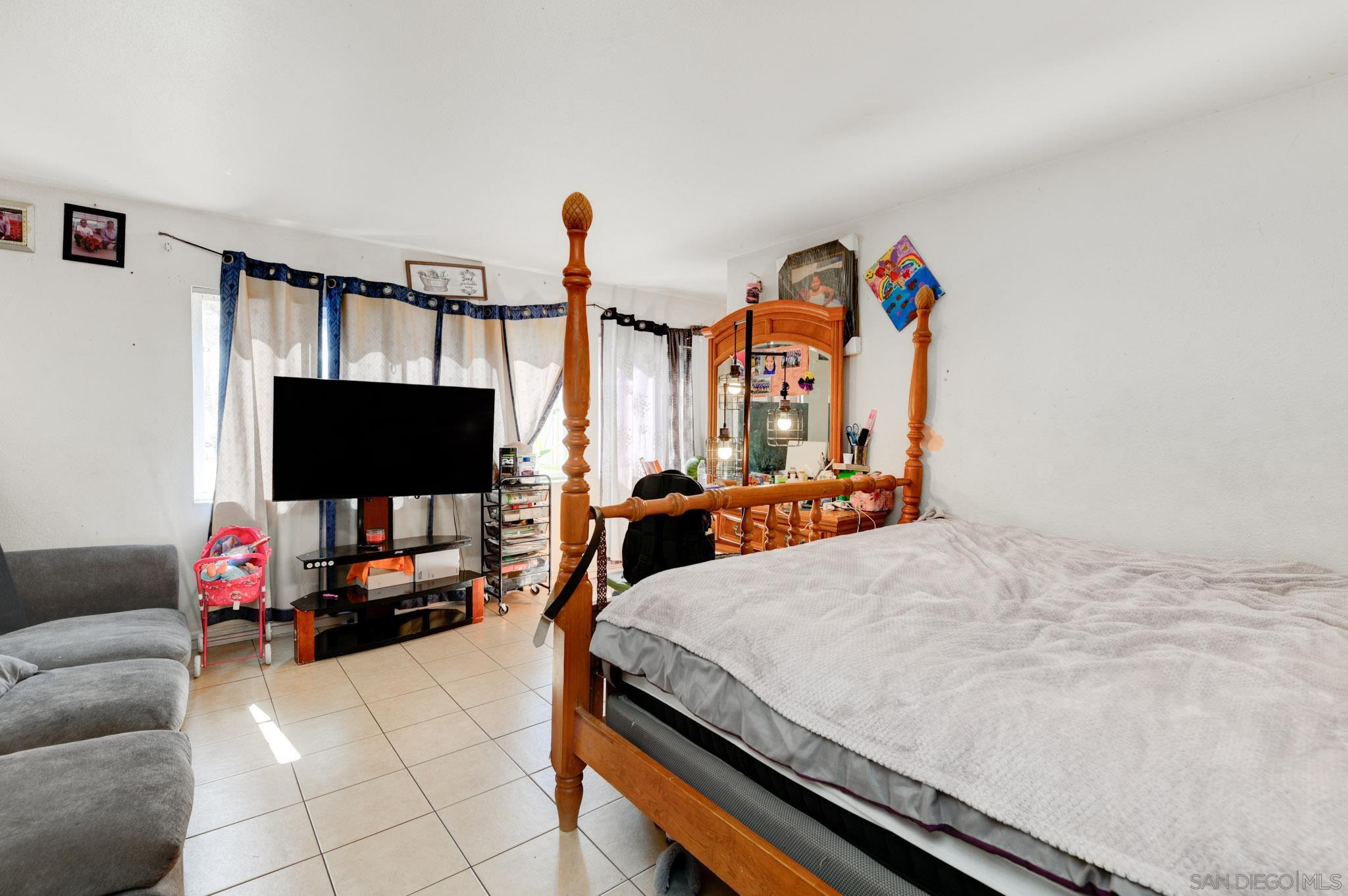 Detail Gallery Image 3 of 31 For 1328  Buena St, Oceanside,  CA 92058 - – Beds | – Baths