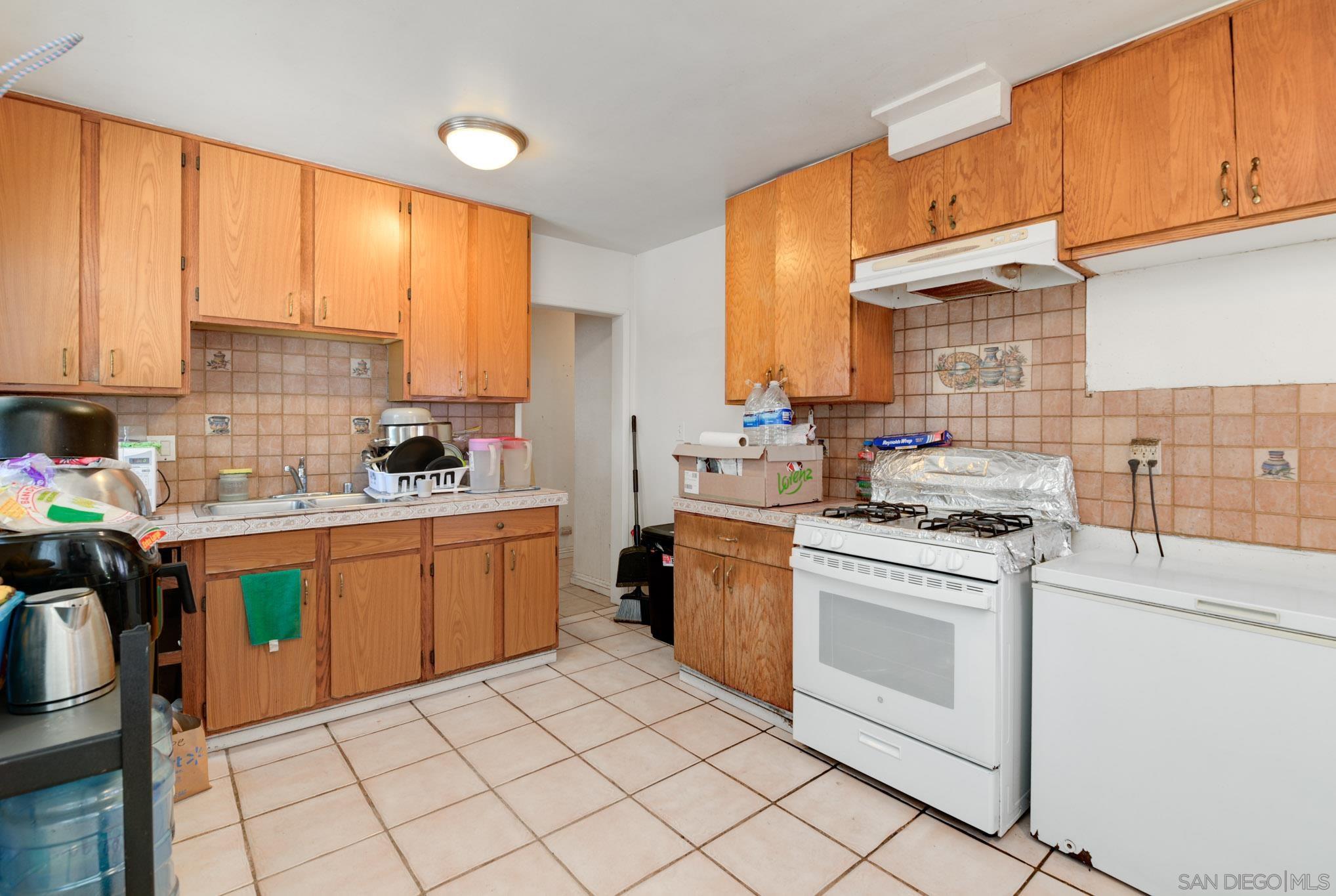 Detail Gallery Image 6 of 31 For 1328  Buena St, Oceanside,  CA 92058 - – Beds | – Baths