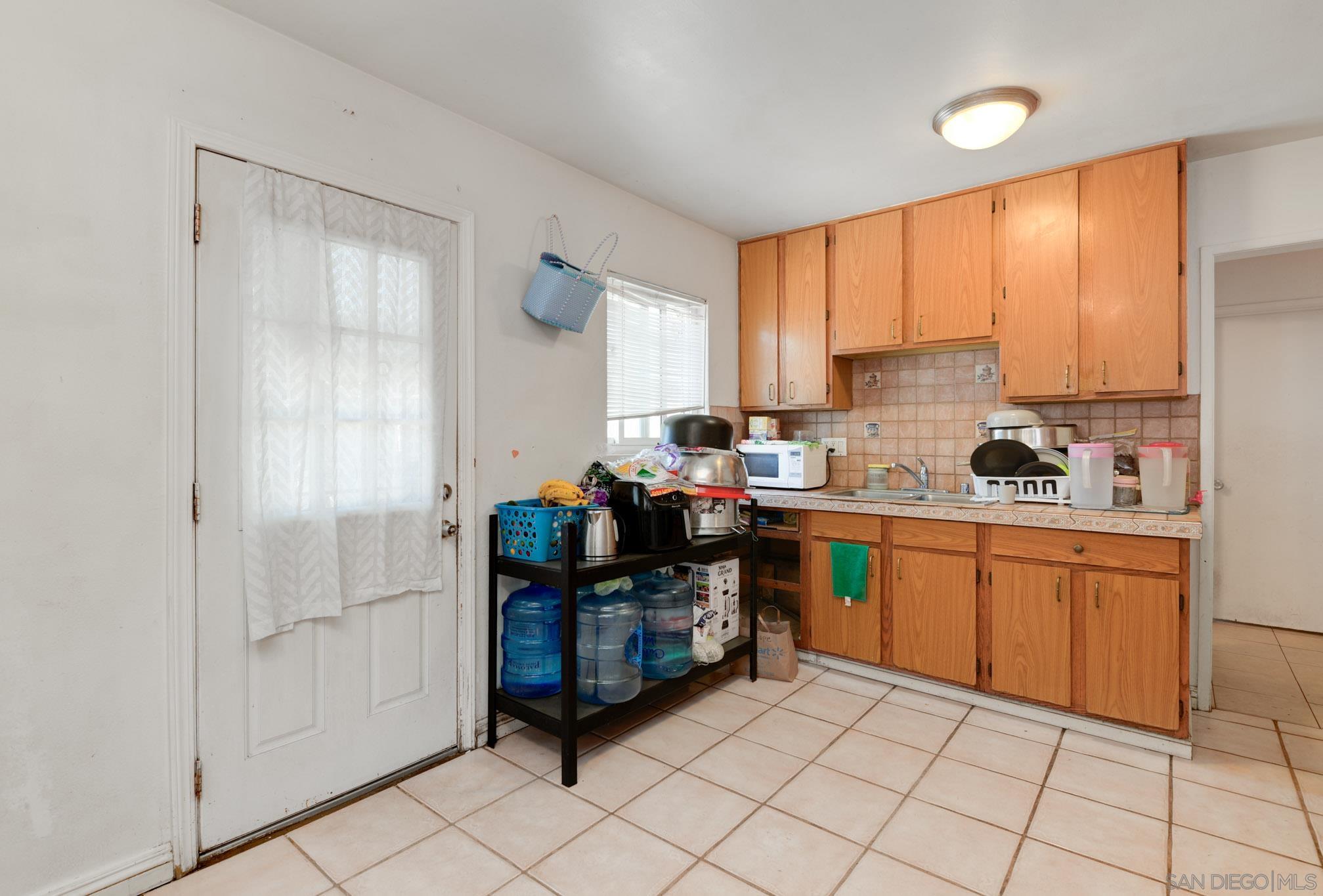 Detail Gallery Image 7 of 31 For 1328  Buena St, Oceanside,  CA 92058 - – Beds | – Baths