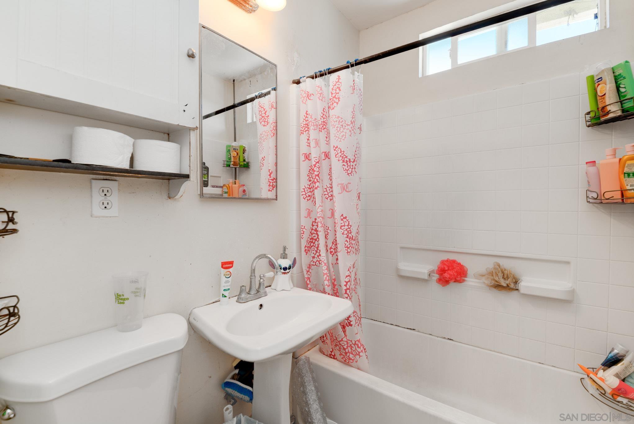 Detail Gallery Image 10 of 31 For 1328  Buena St, Oceanside,  CA 92058 - – Beds | – Baths