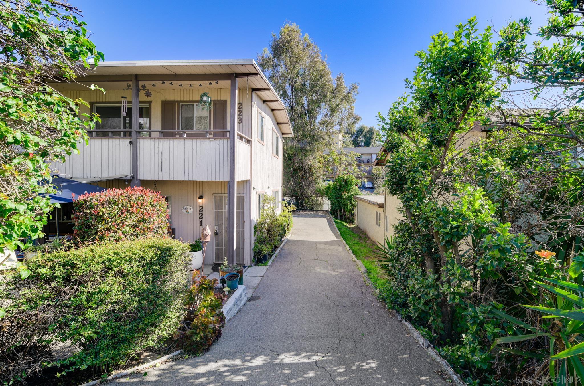 Detail Gallery Image 2 of 46 For 221-23  Ardys Pl, Vista,  CA 92084 - – Beds | – Baths