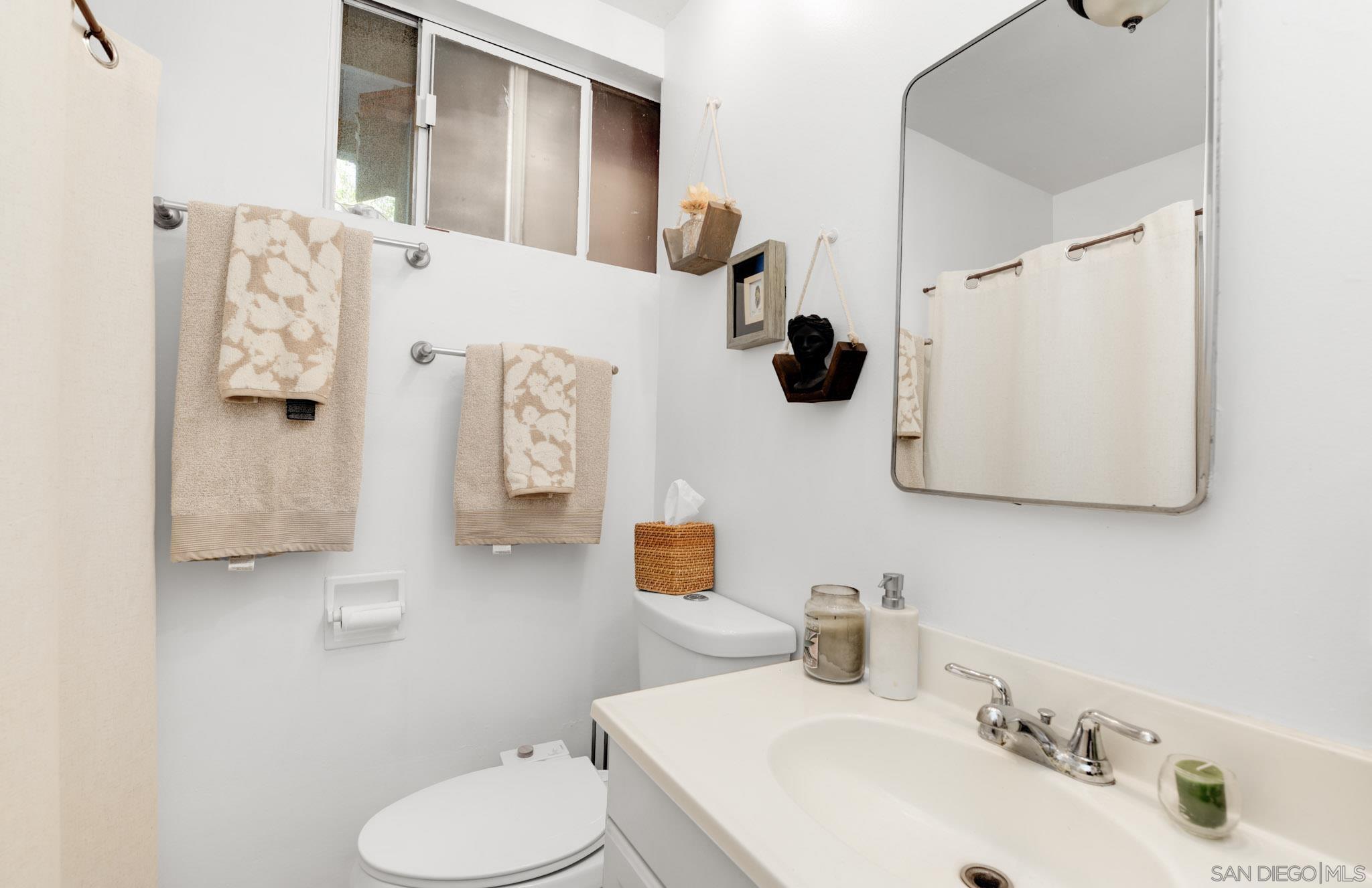 Detail Gallery Image 16 of 46 For 221-23  Ardys Pl, Vista,  CA 92084 - – Beds | – Baths