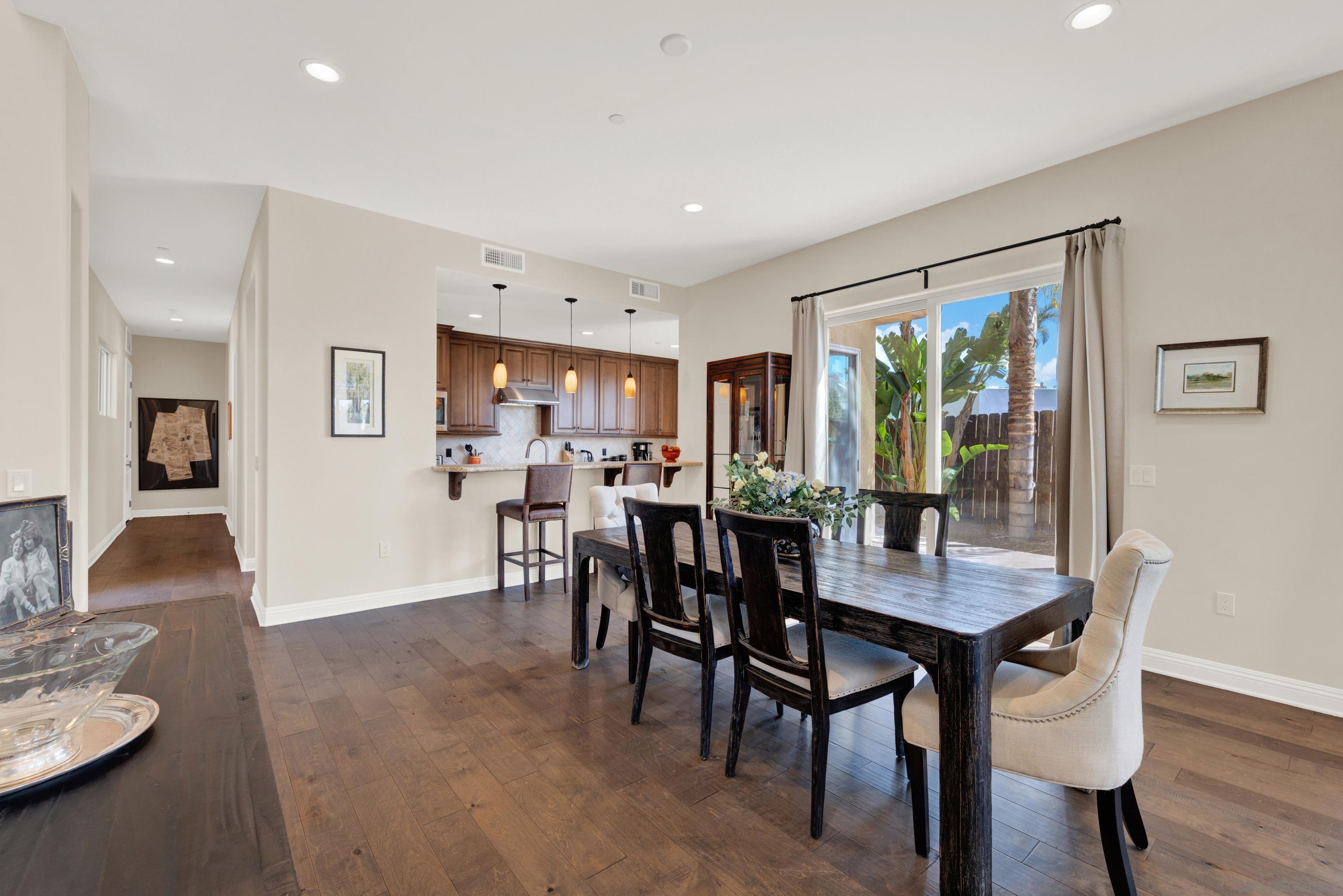 Detail Gallery Image 11 of 71 For 4390  Yuki Ln, Carlsbad,  CA 92008 - 5 Beds | 4/1 Baths