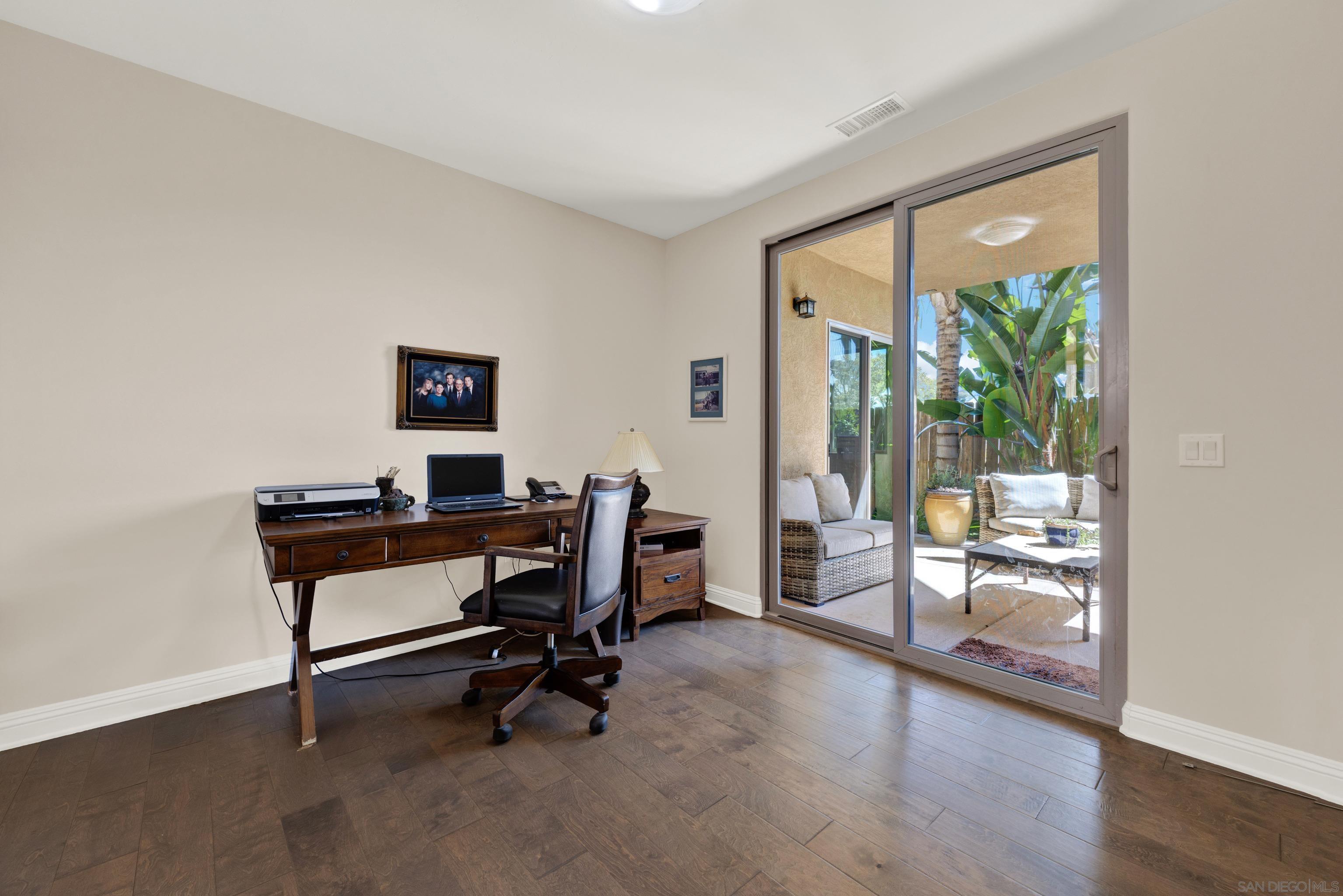 Detail Gallery Image 19 of 71 For 4390  Yuki Ln, Carlsbad,  CA 92008 - 5 Beds | 4/1 Baths