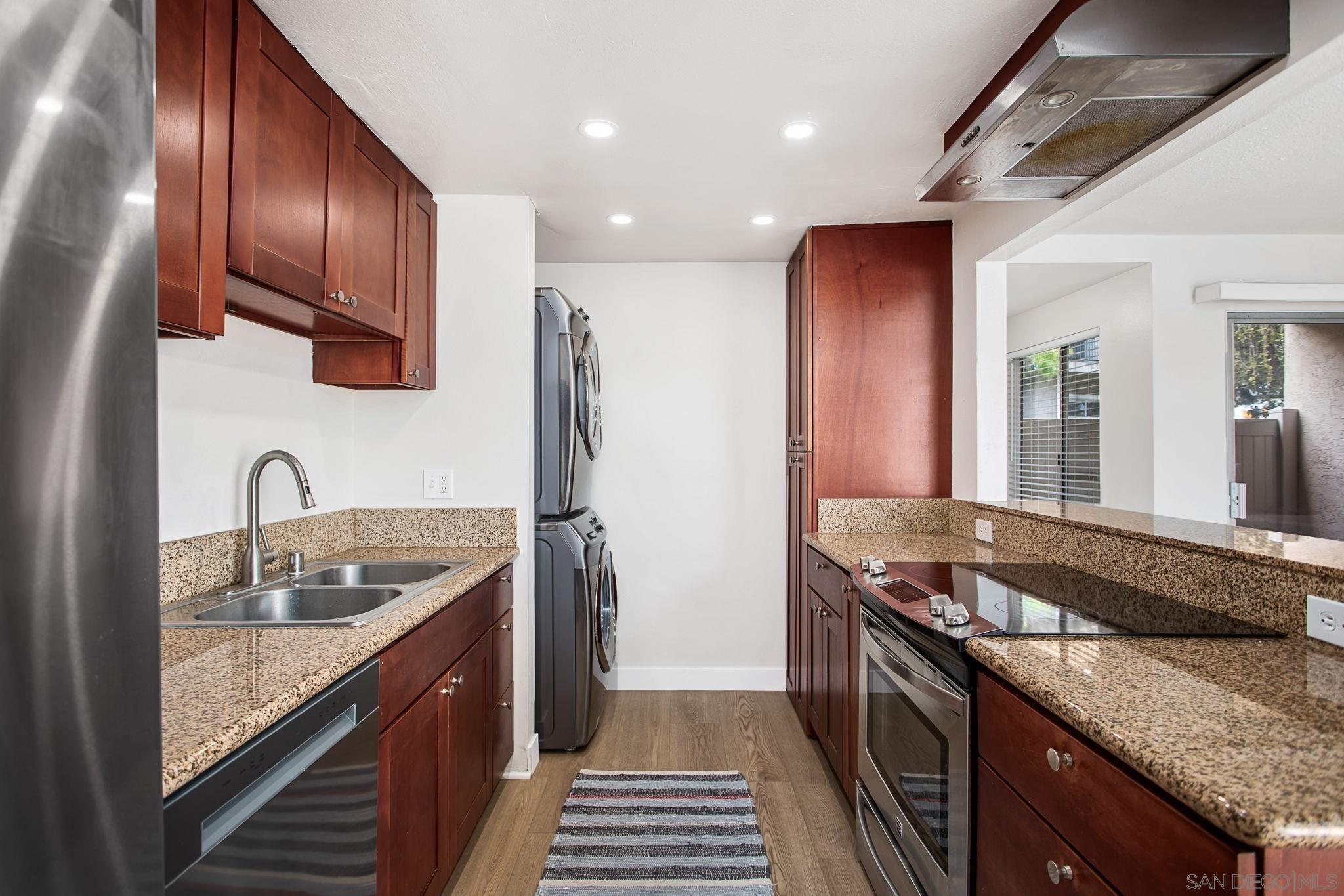 Detail Gallery Image 7 of 22 For 7813  Starling Dr, San Diego,  CA 92123 - 2 Beds | 1 Baths