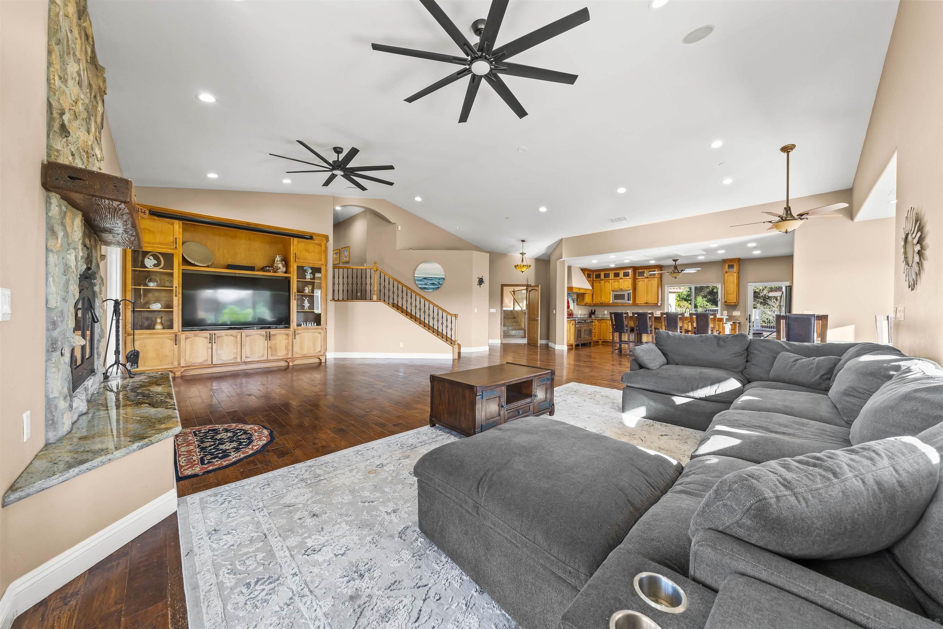 Detail Gallery Image 15 of 72 For 16951  Old Coach Rd, Poway,  CA 92064 - 5 Beds | 4/2 Baths