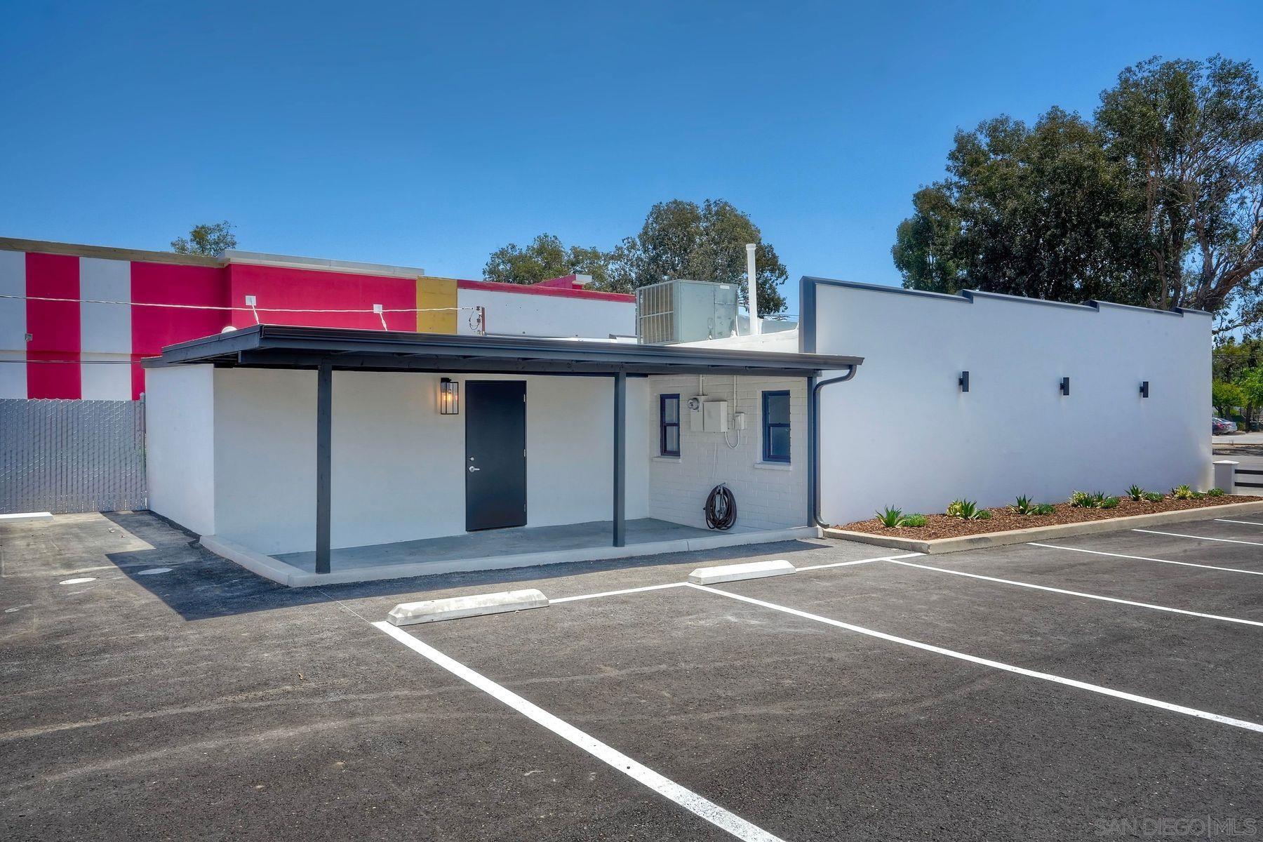 Detail Gallery Image 9 of 47 For 1045  Main, Ramona,  CA 92065 - – Beds | – Baths