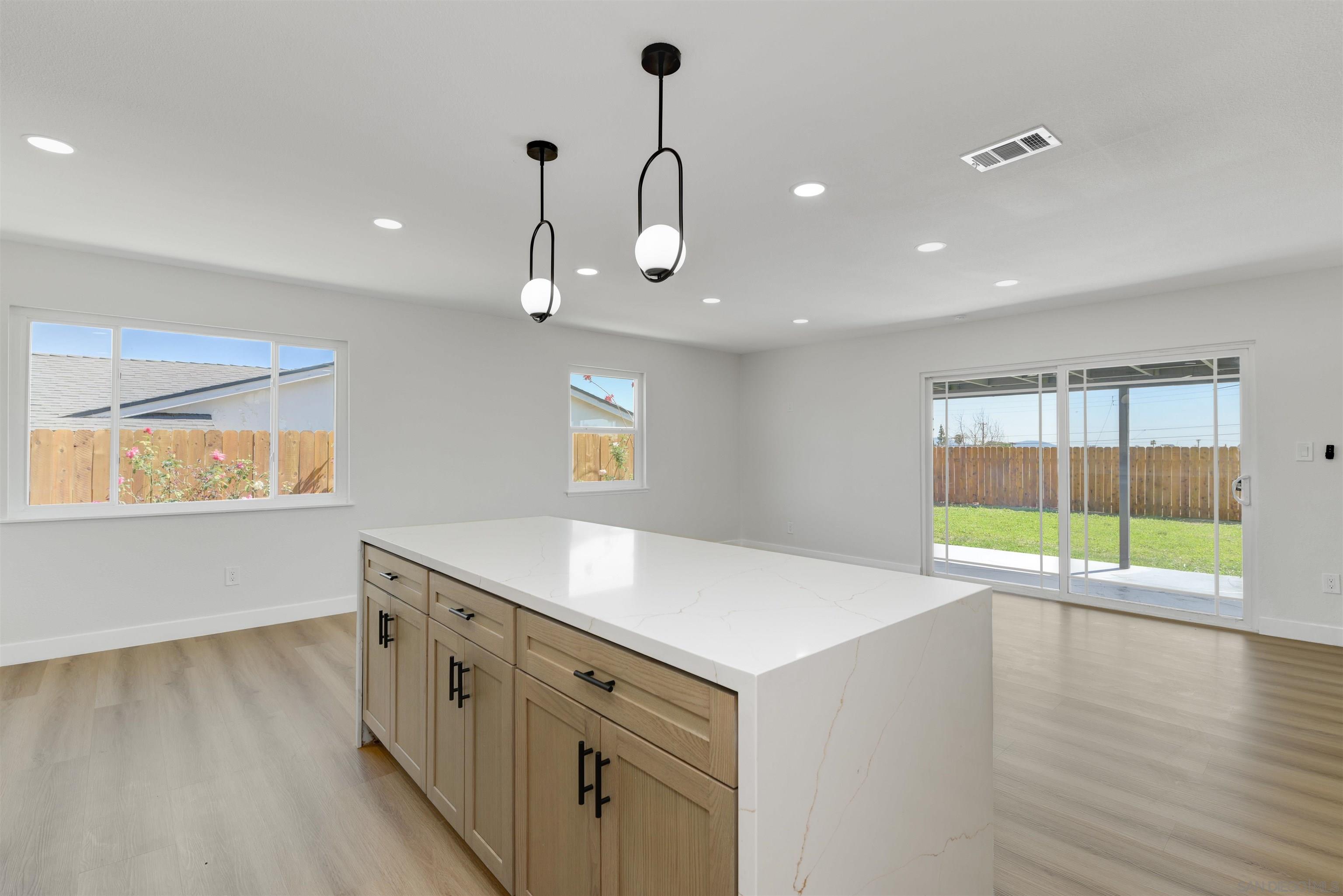 Detail Gallery Image 11 of 37 For 8375  Lake Ben Ave, San Diego,  CA 92119 - 4 Beds | 2 Baths