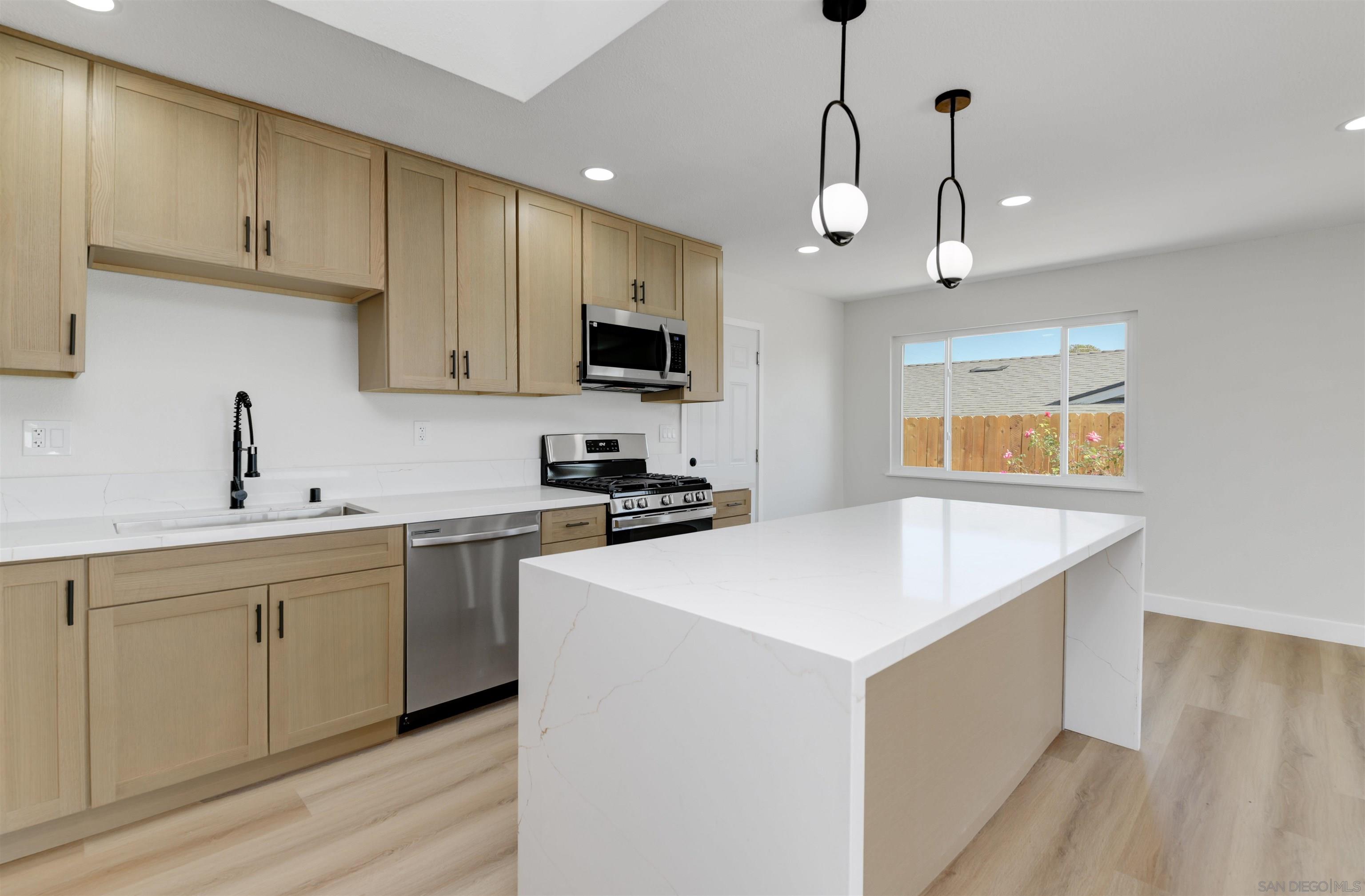 Detail Gallery Image 13 of 39 For 8375  Lake Ben Ave, San Diego,  CA 92119 - 4 Beds | 2 Baths