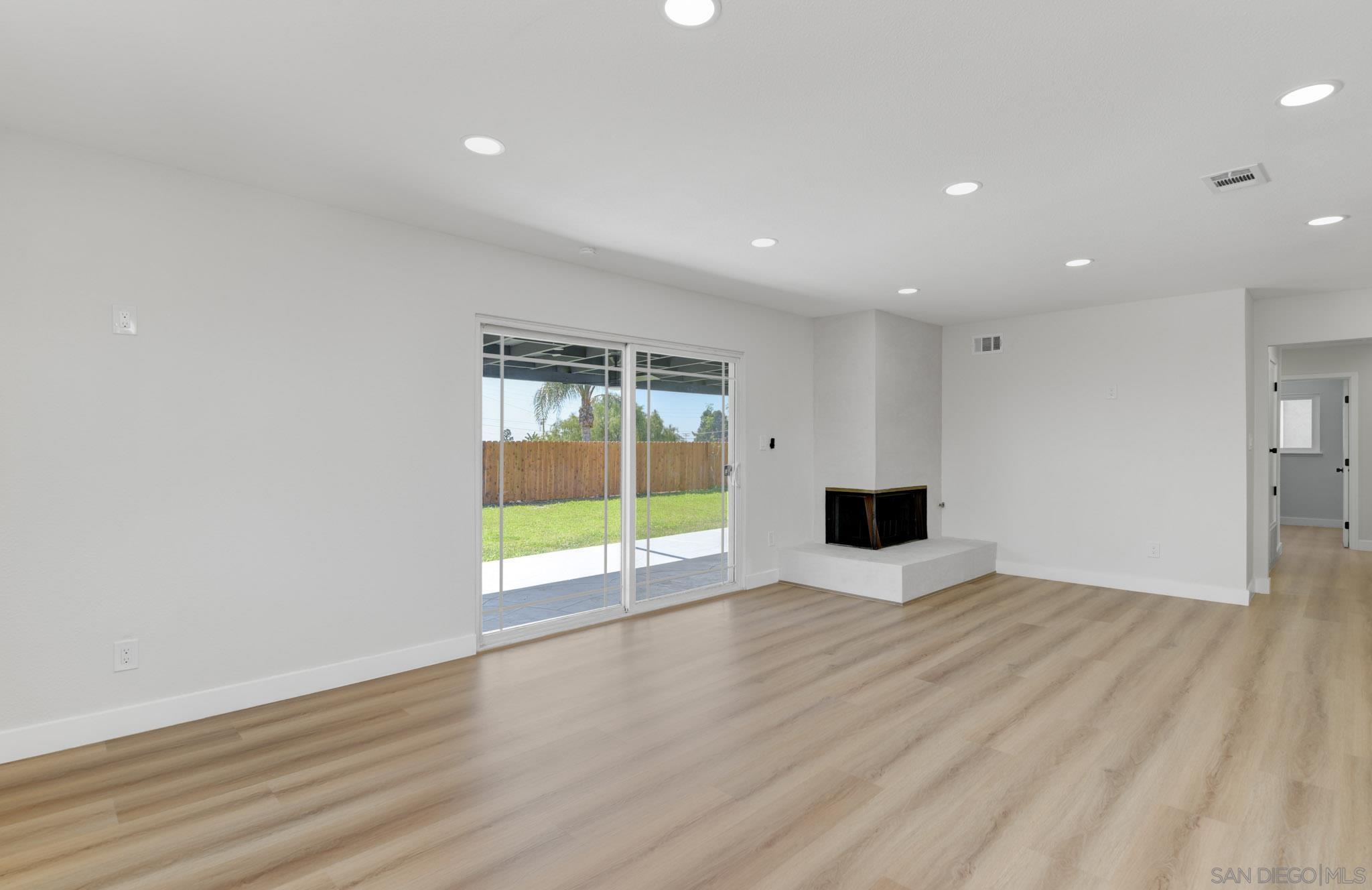 Detail Gallery Image 20 of 37 For 8375  Lake Ben Ave, San Diego,  CA 92119 - 4 Beds | 2 Baths