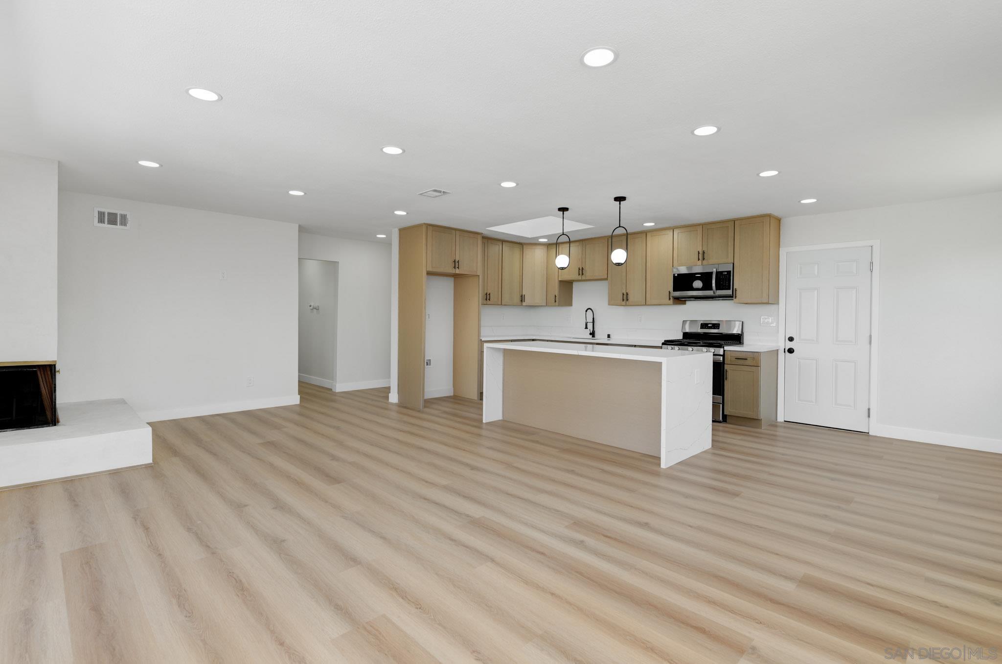 Detail Gallery Image 22 of 37 For 8375  Lake Ben Ave, San Diego,  CA 92119 - 4 Beds | 2 Baths