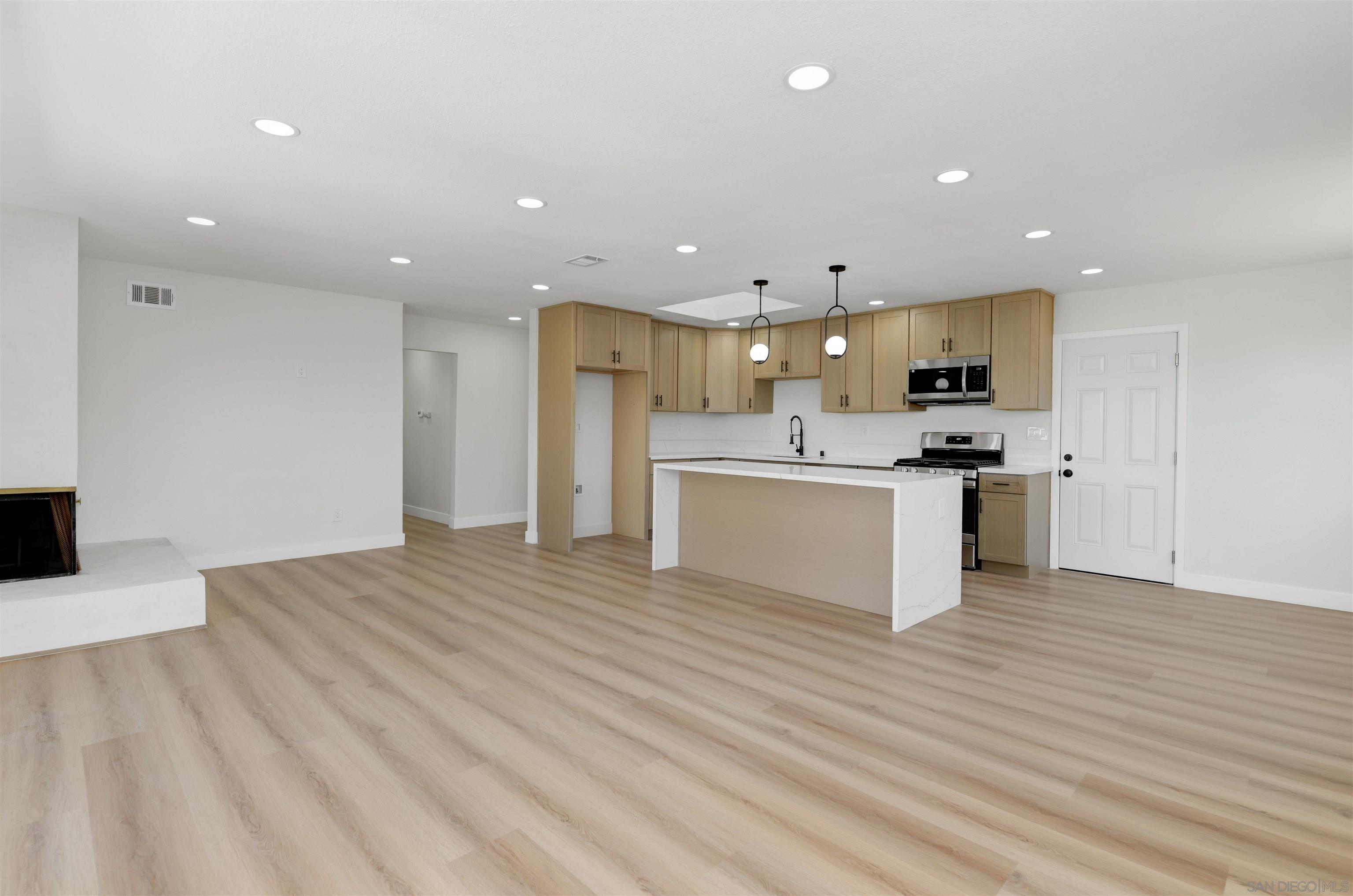 Detail Gallery Image 5 of 37 For 8375  Lake Ben Ave, San Diego,  CA 92119 - 4 Beds | 2 Baths