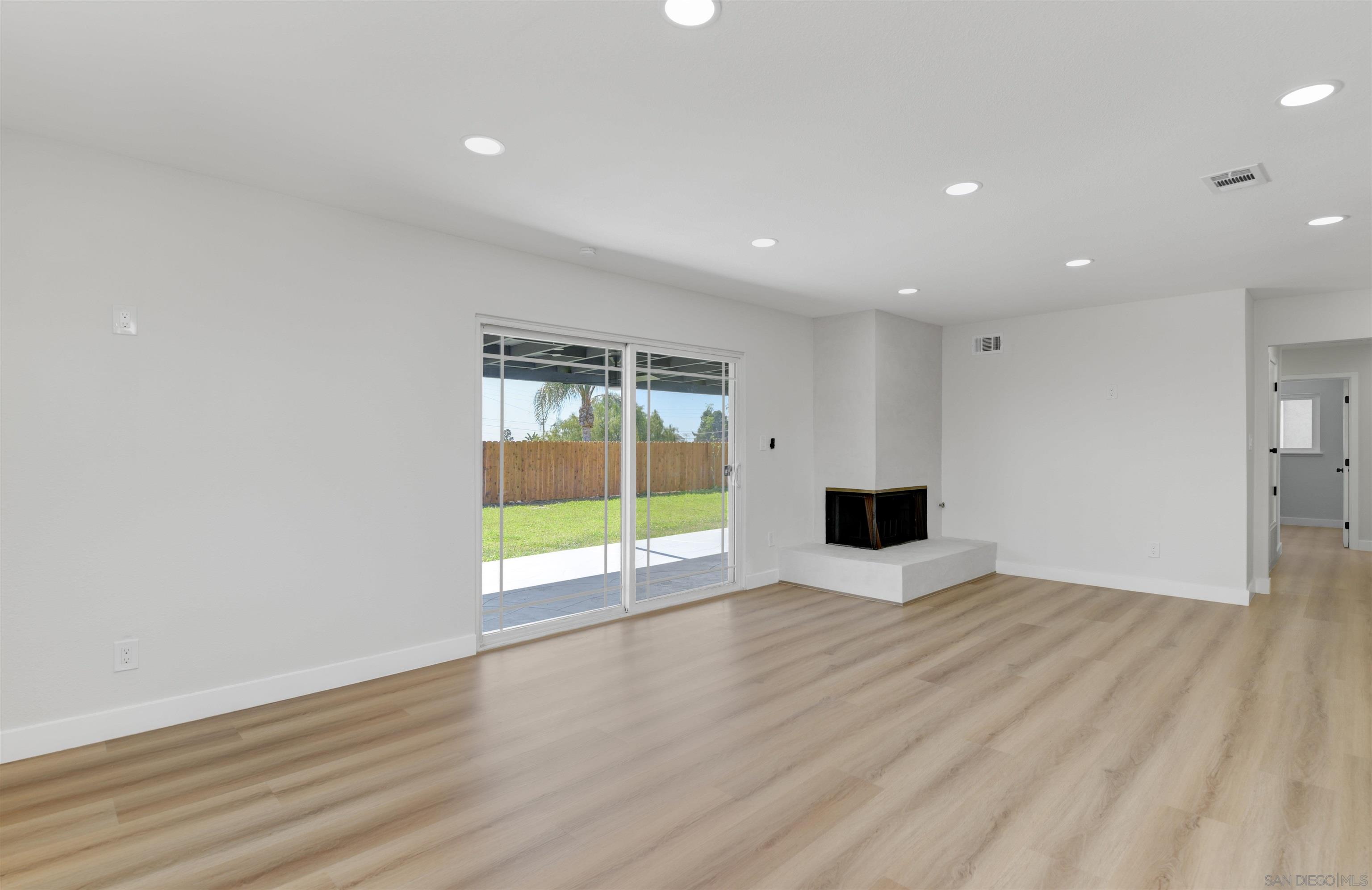 Detail Gallery Image 8 of 39 For 8375  Lake Ben Ave, San Diego,  CA 92119 - 4 Beds | 2 Baths