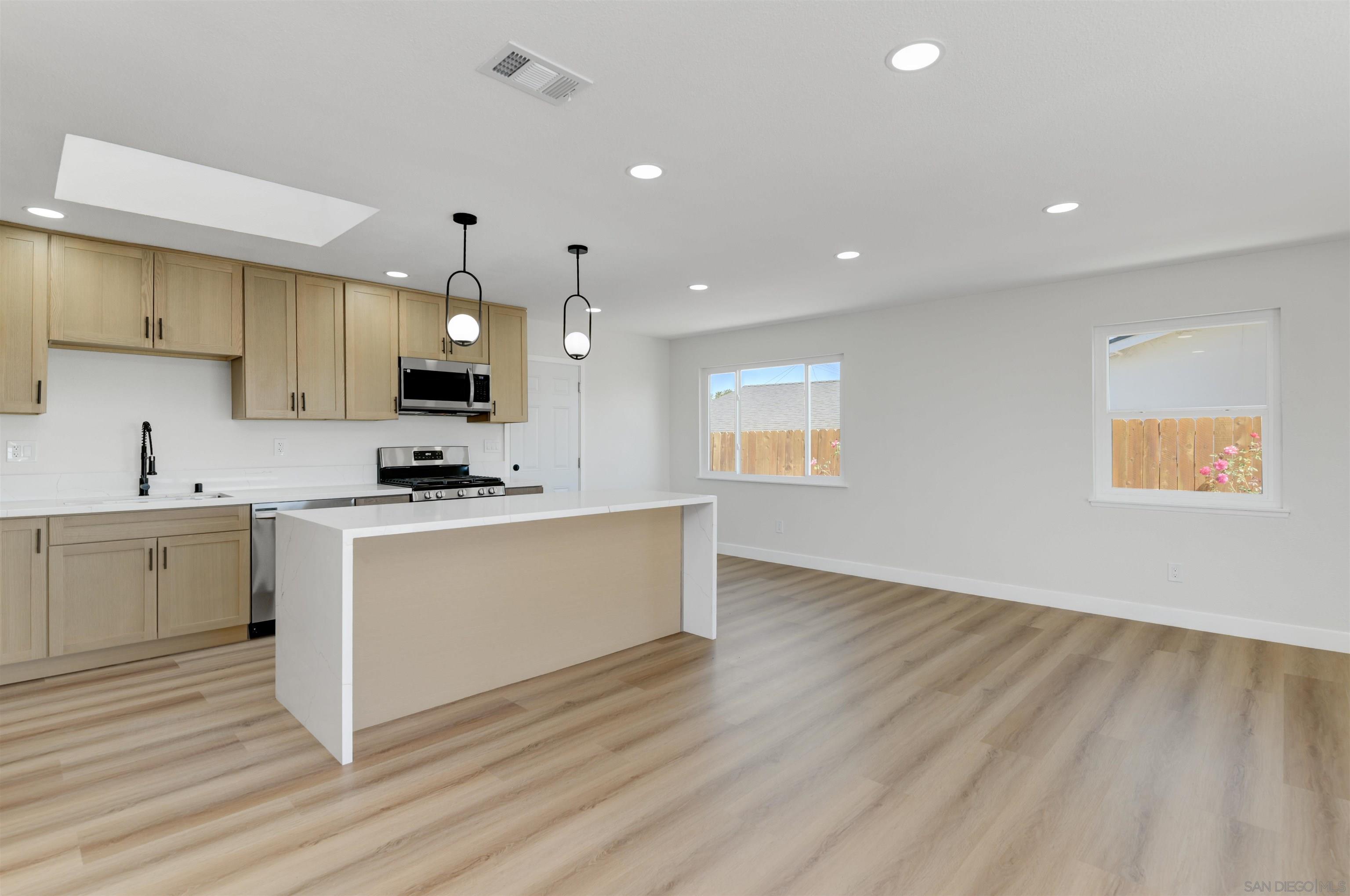 Detail Gallery Image 8 of 37 For 8375  Lake Ben Ave, San Diego,  CA 92119 - 4 Beds | 2 Baths