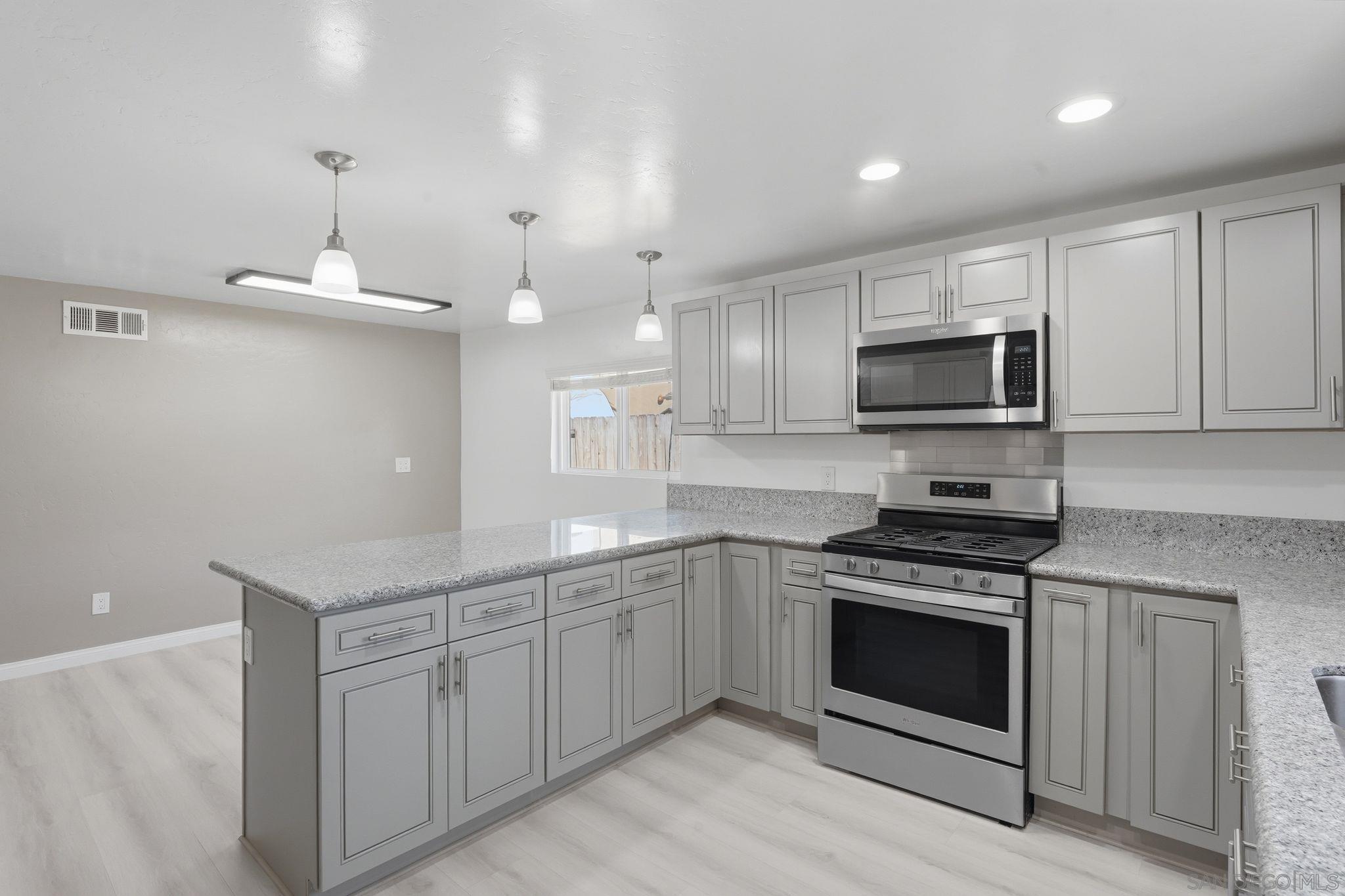 Detail Gallery Image 11 of 30 For 9676  Cypress Vale Dr, Lakeside,  CA 92040 - 4 Beds | 2 Baths