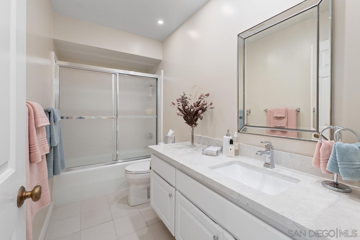 Detail Gallery Image 19 of 37 For 1665  Caminito Aliviado, La Jolla,  CA 92037 - 2 Beds | 2 Baths