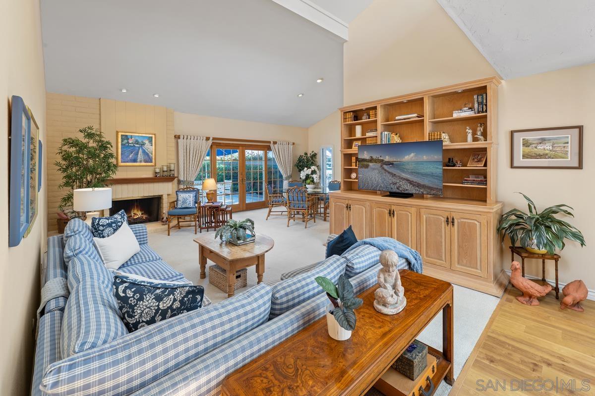 Detail Gallery Image 4 of 37 For 1665  Caminito Aliviado, La Jolla,  CA 92037 - 2 Beds | 2 Baths