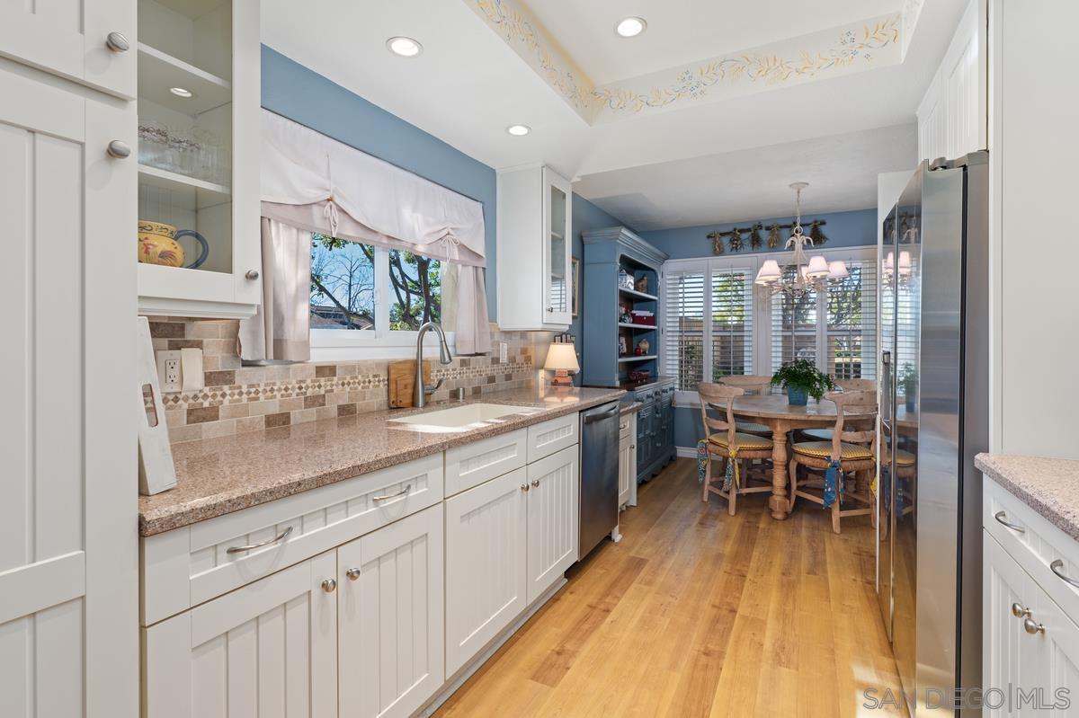 Detail Gallery Image 8 of 37 For 1665  Caminito Aliviado, La Jolla,  CA 92037 - 2 Beds | 2 Baths