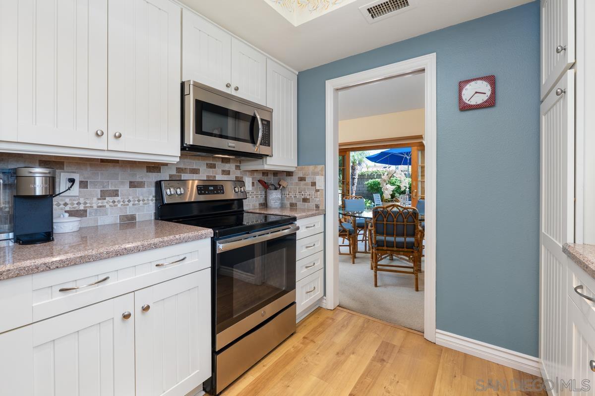 Detail Gallery Image 10 of 37 For 1665  Caminito Aliviado, La Jolla,  CA 92037 - 2 Beds | 2 Baths