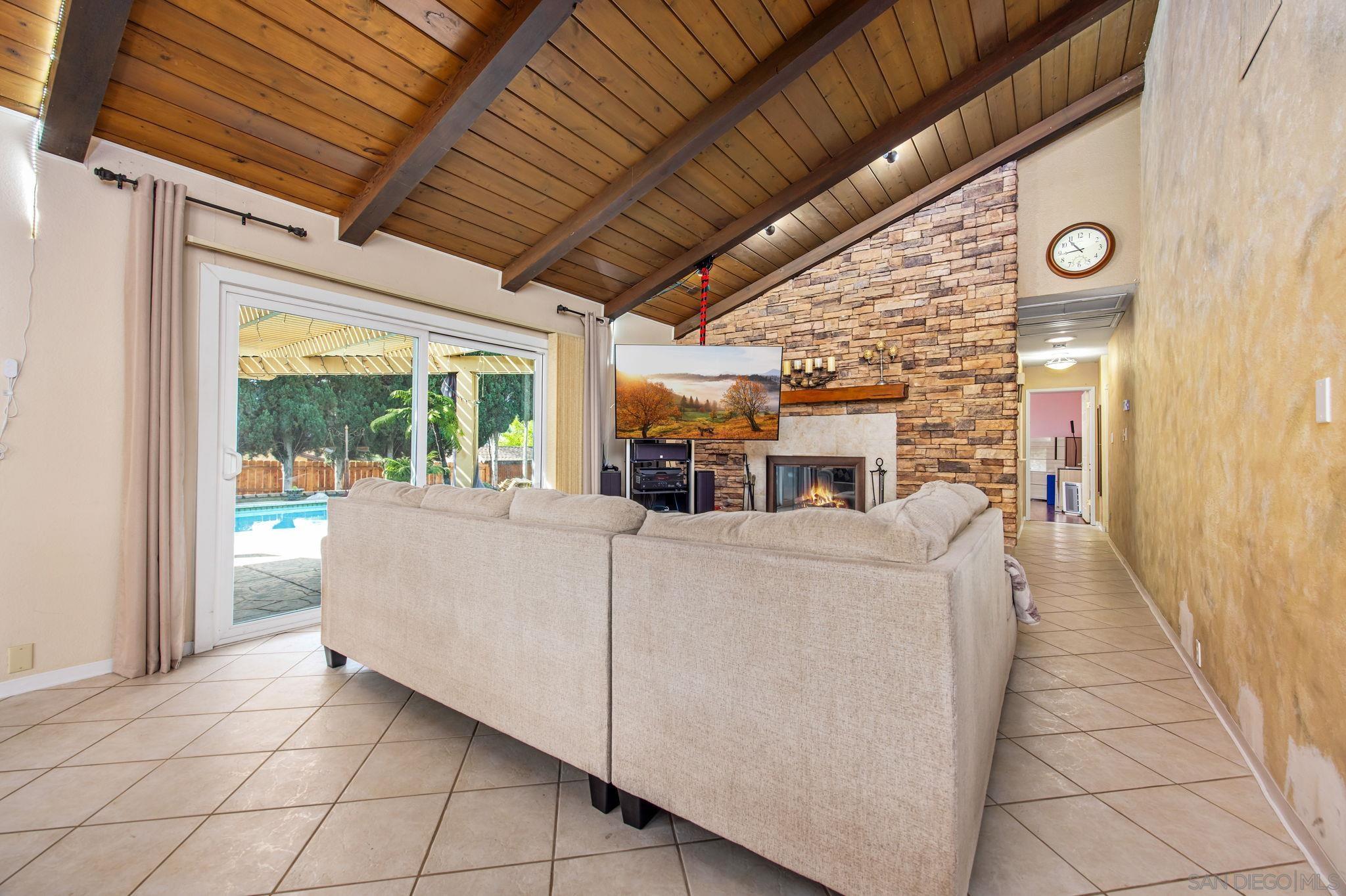 Detail Gallery Image 15 of 29 For 1673  Hidden Mesa Rd, El Cajon,  CA 92019 - 3 Beds | 2/1 Baths