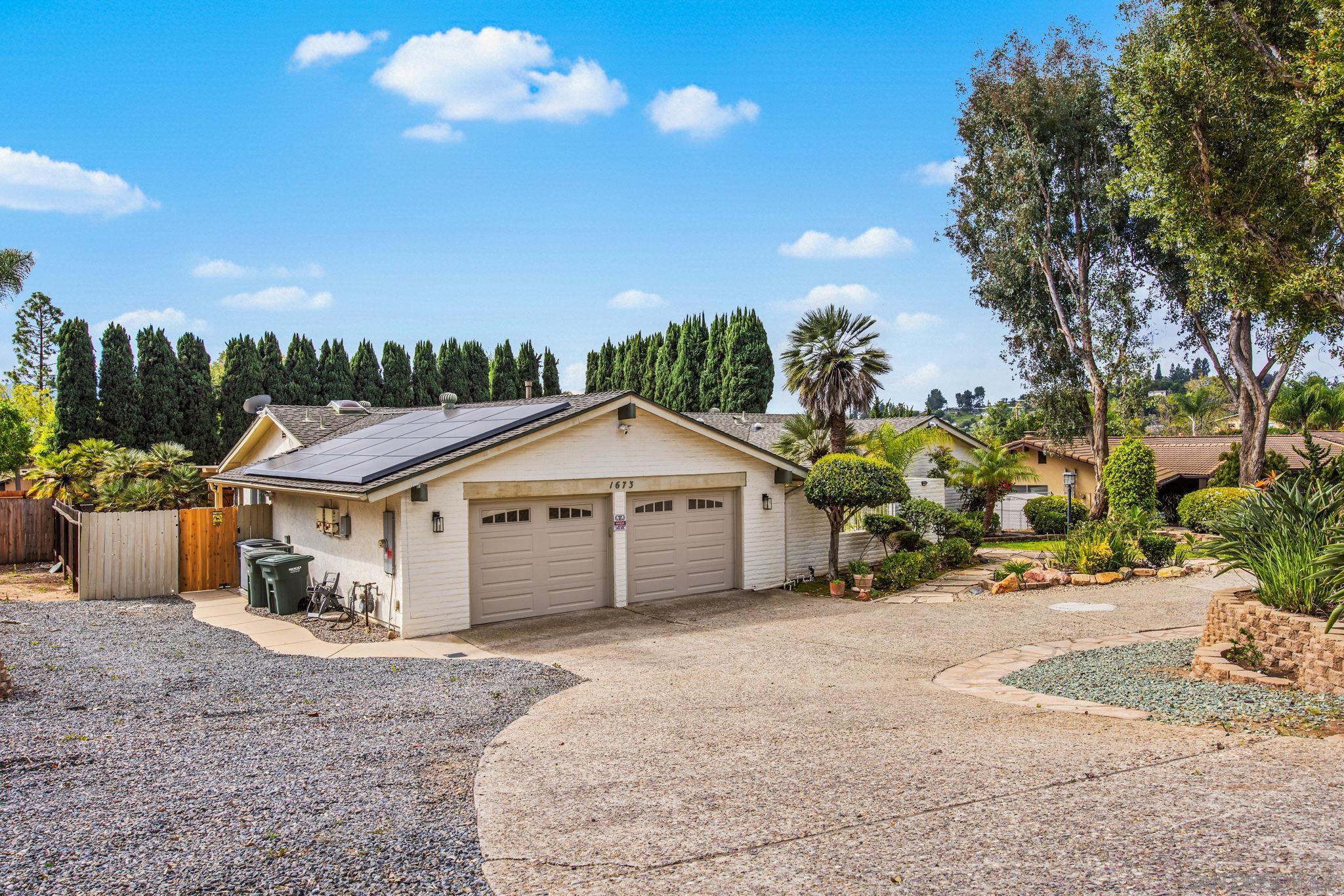 Detail Gallery Image 4 of 29 For 1673  Hidden Mesa Rd, El Cajon,  CA 92019 - 3 Beds | 2/1 Baths