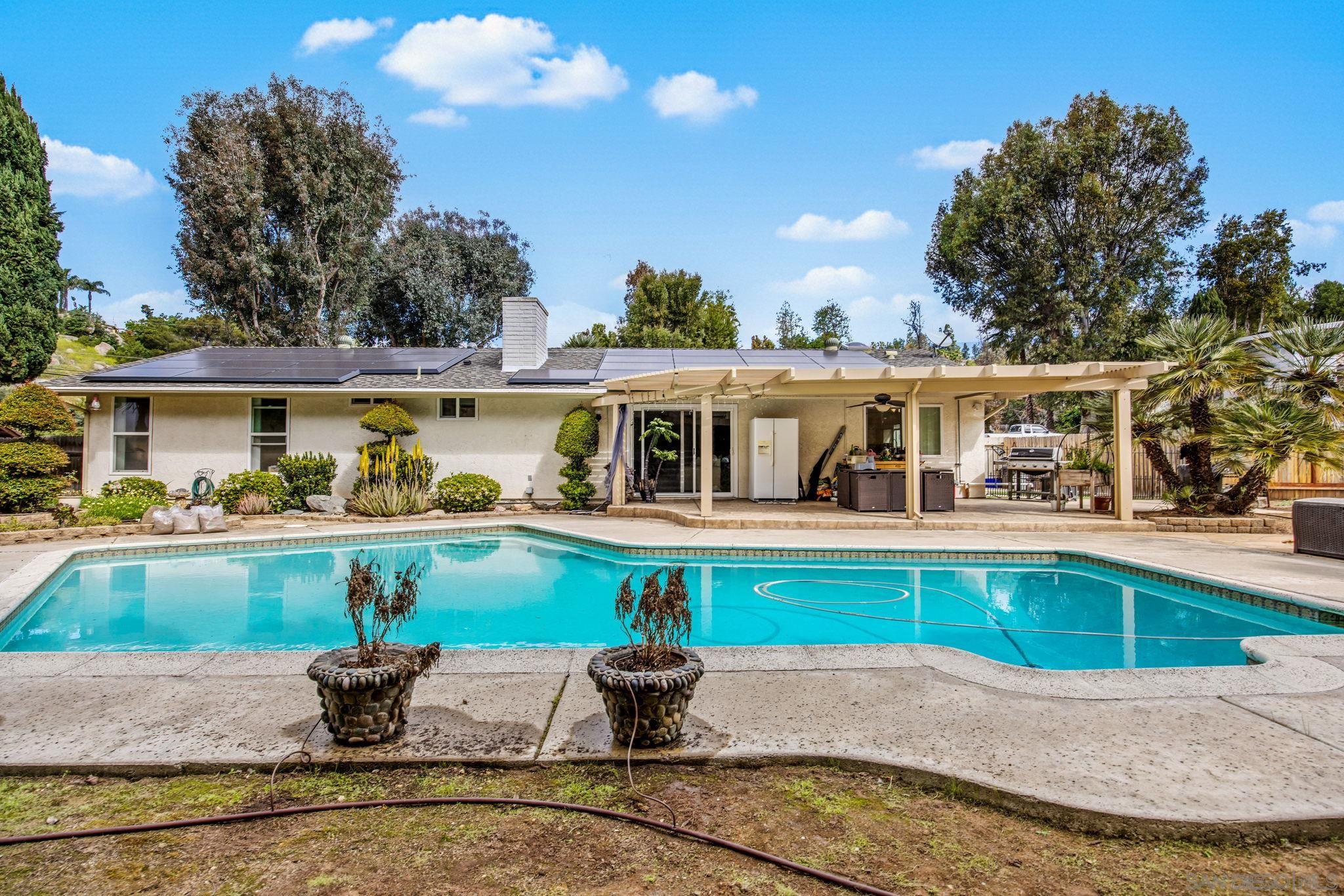 Detail Gallery Image 10 of 29 For 1673  Hidden Mesa Rd, El Cajon,  CA 92019 - 3 Beds | 2/1 Baths