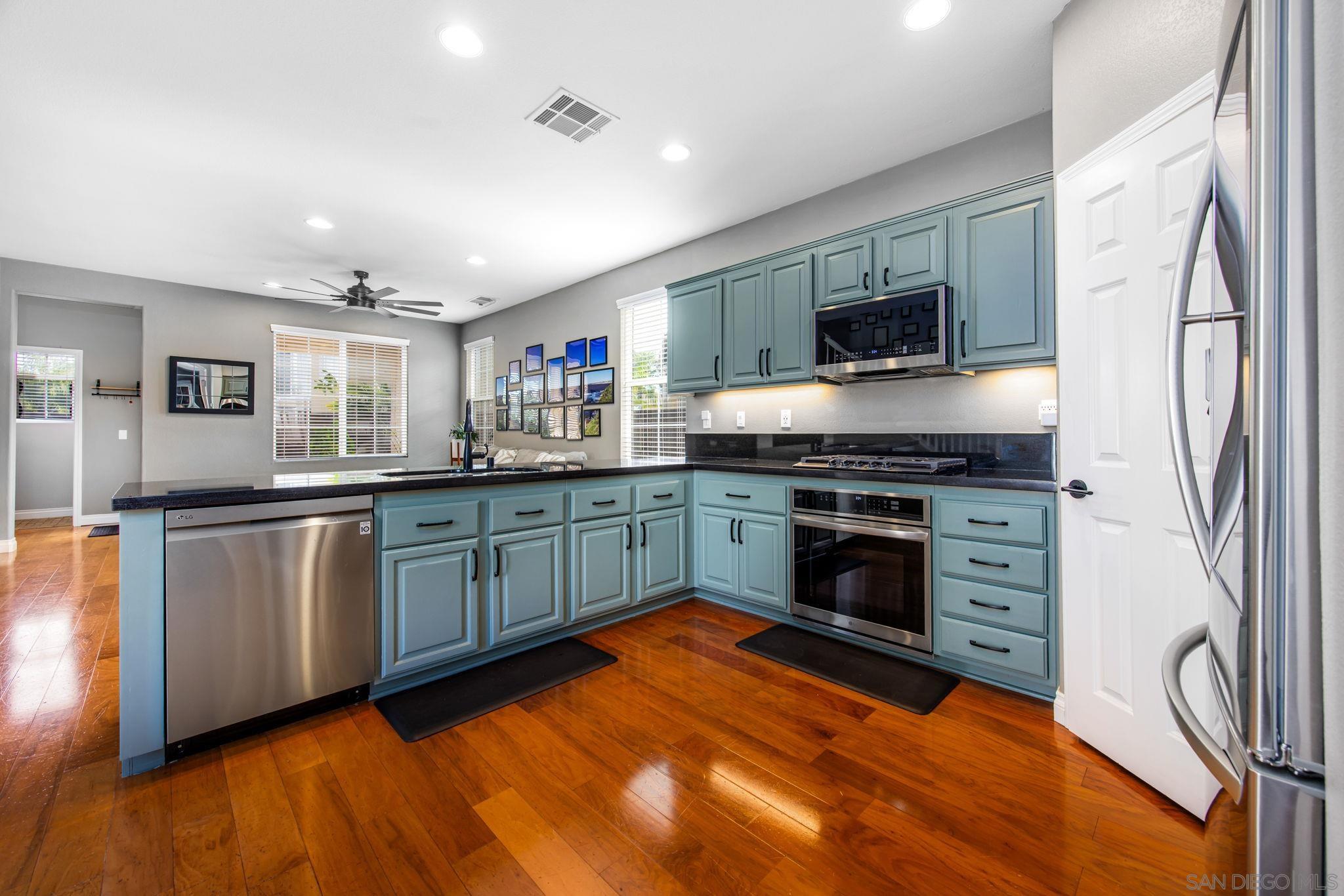 Detail Gallery Image 11 of 25 For 7413  Cortile Bellaza, San Diego,  CA 92129 - 4 Beds | 3/1 Baths