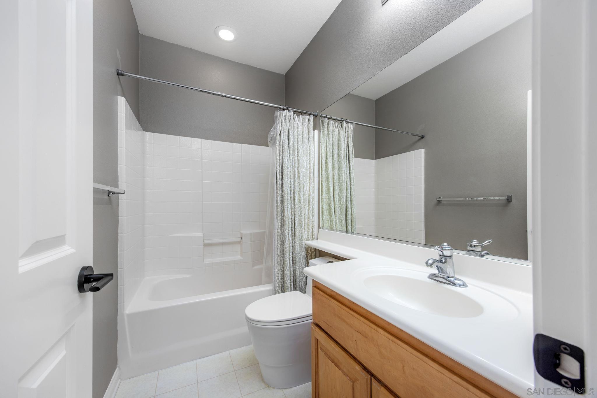 Detail Gallery Image 16 of 25 For 7413  Cortile Bellaza, San Diego,  CA 92129 - 4 Beds | 3/1 Baths