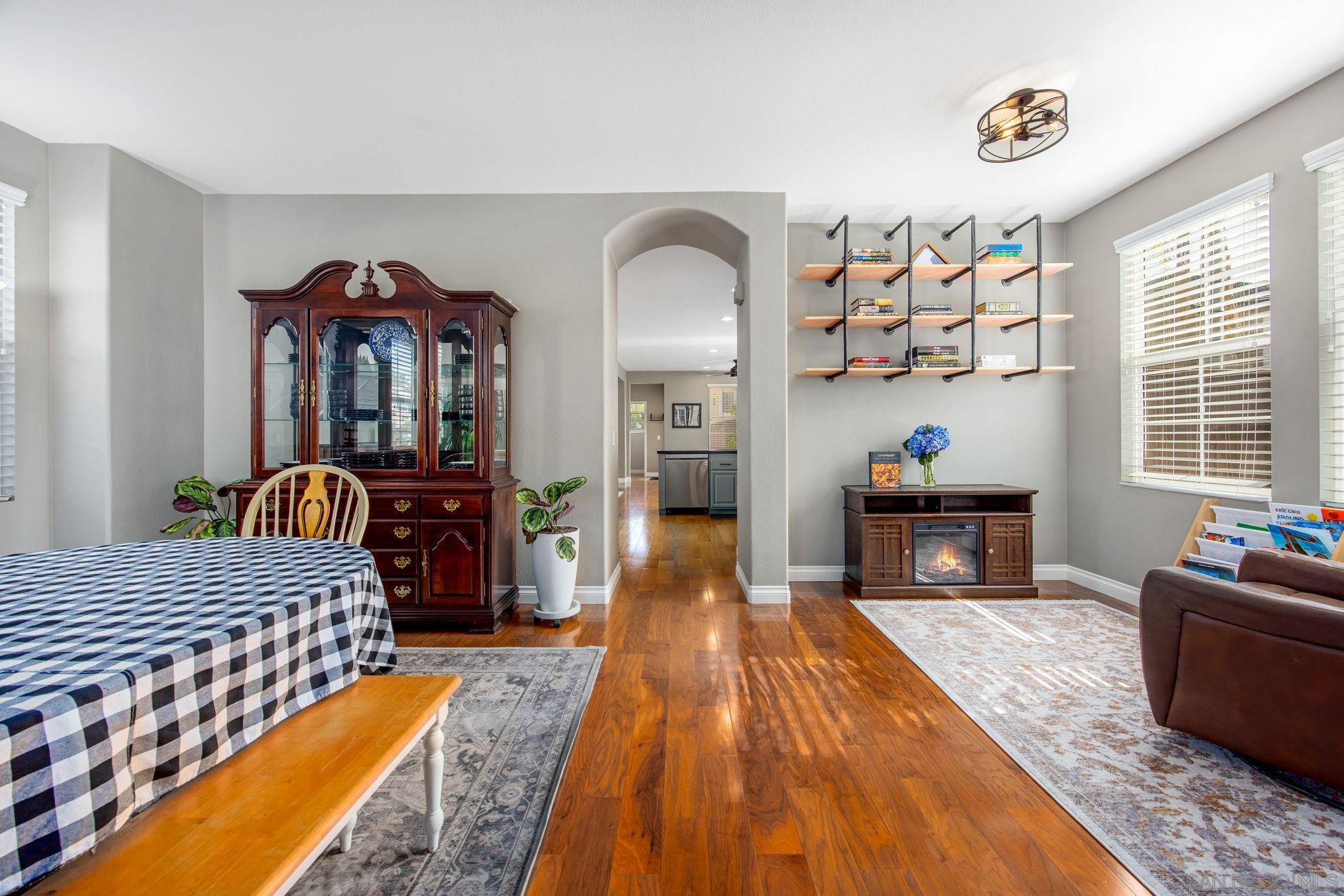 Detail Gallery Image 6 of 25 For 7413  Cortile Bellaza, San Diego,  CA 92129 - 4 Beds | 3/1 Baths