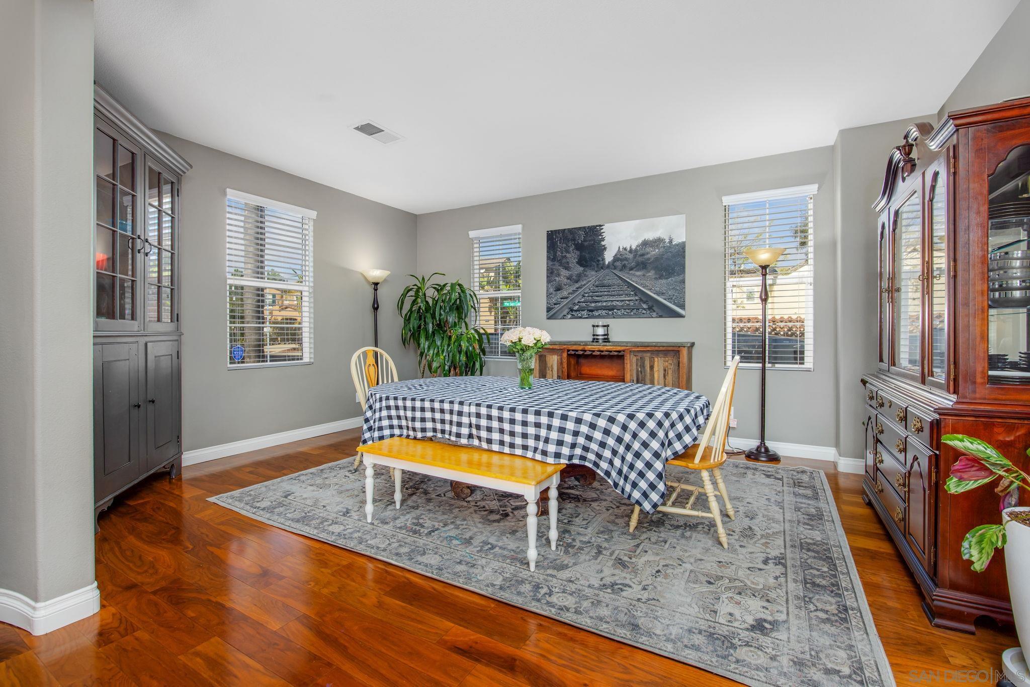 Detail Gallery Image 7 of 25 For 7413  Cortile Bellaza, San Diego,  CA 92129 - 4 Beds | 3/1 Baths