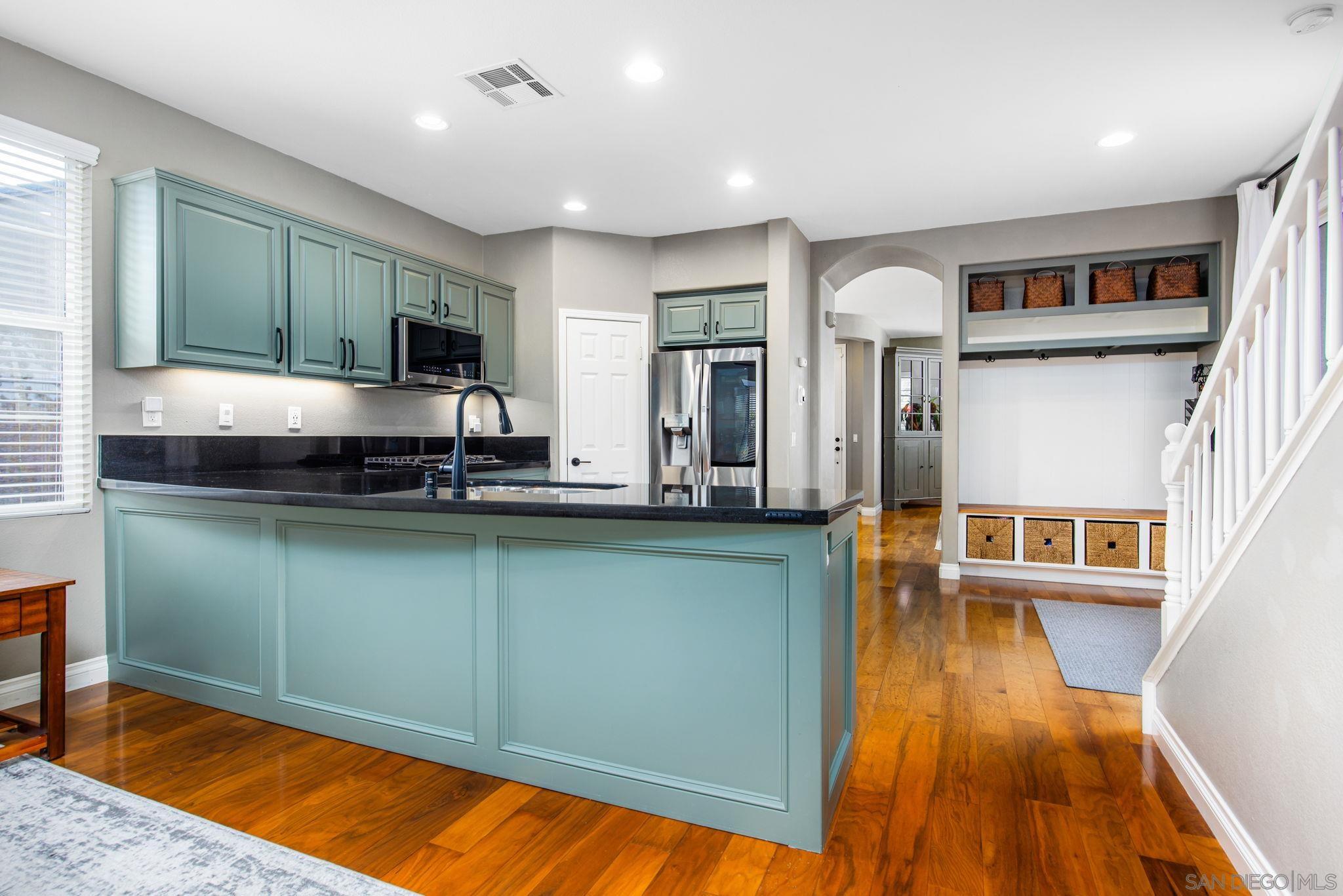 Detail Gallery Image 10 of 25 For 7413  Cortile Bellaza, San Diego,  CA 92129 - 4 Beds | 3/1 Baths