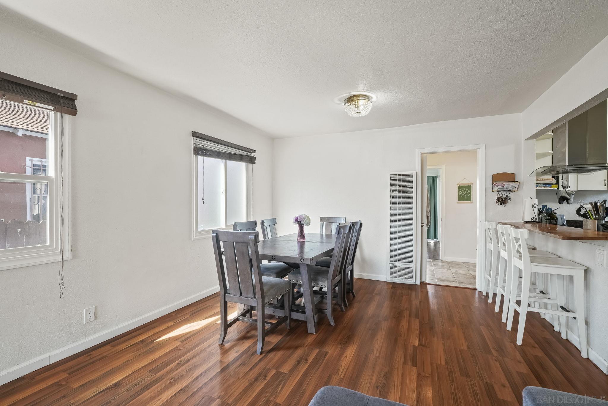 Detail Gallery Image 11 of 33 For 1309  105th Ave, Oakland,  CA 94603 - 3 Beds | 1 Baths