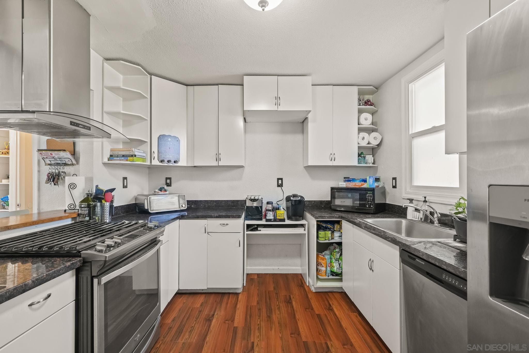 Detail Gallery Image 15 of 33 For 1309  105th Ave, Oakland,  CA 94603 - 3 Beds | 1 Baths