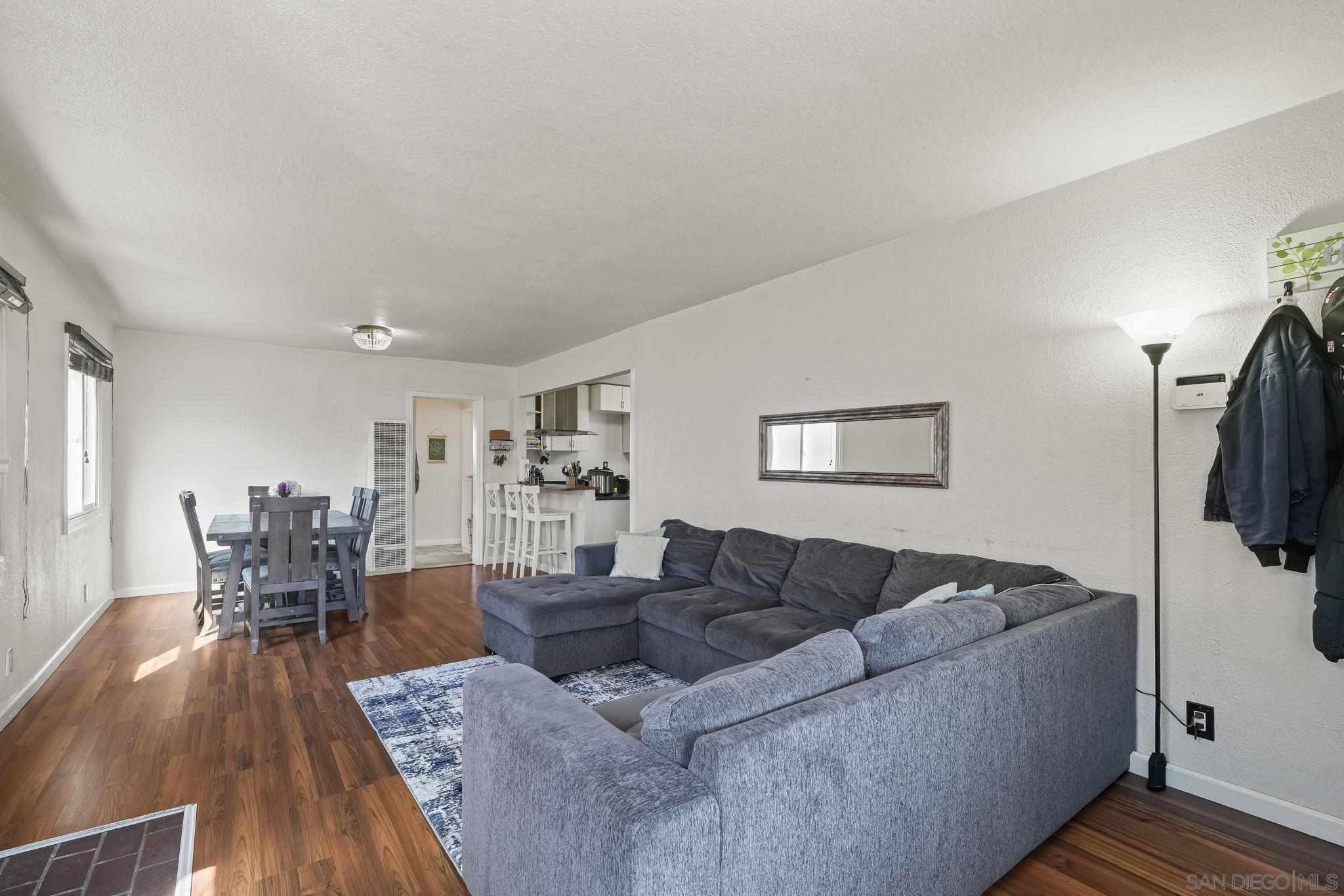 Detail Gallery Image 8 of 33 For 1309  105th Ave, Oakland,  CA 94603 - 3 Beds | 1 Baths