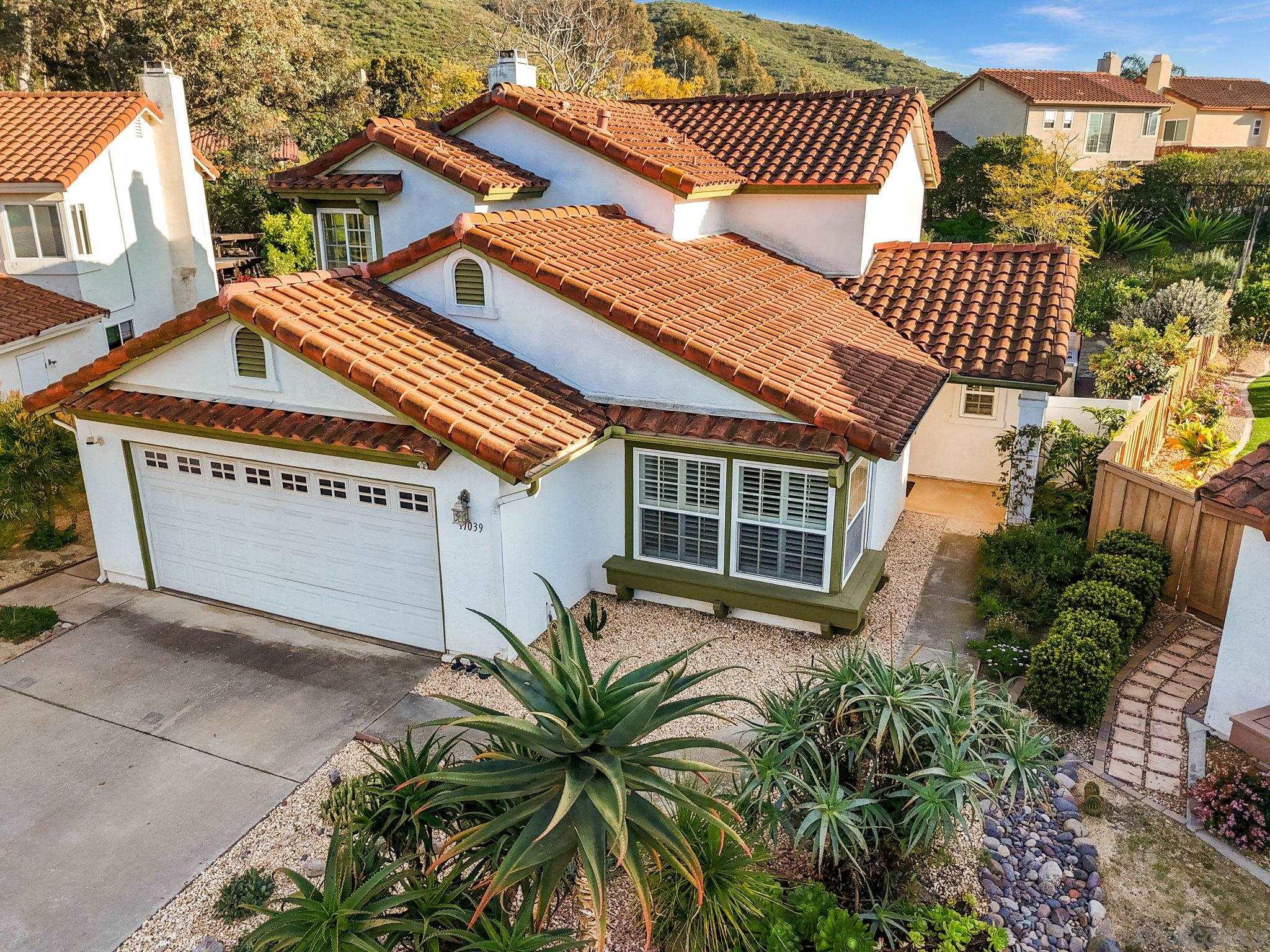 Detail Gallery Image 2 of 55 For 11039  Twin Pond Ter, San Diego,  CA 92128 - 4 Beds | 3 Baths