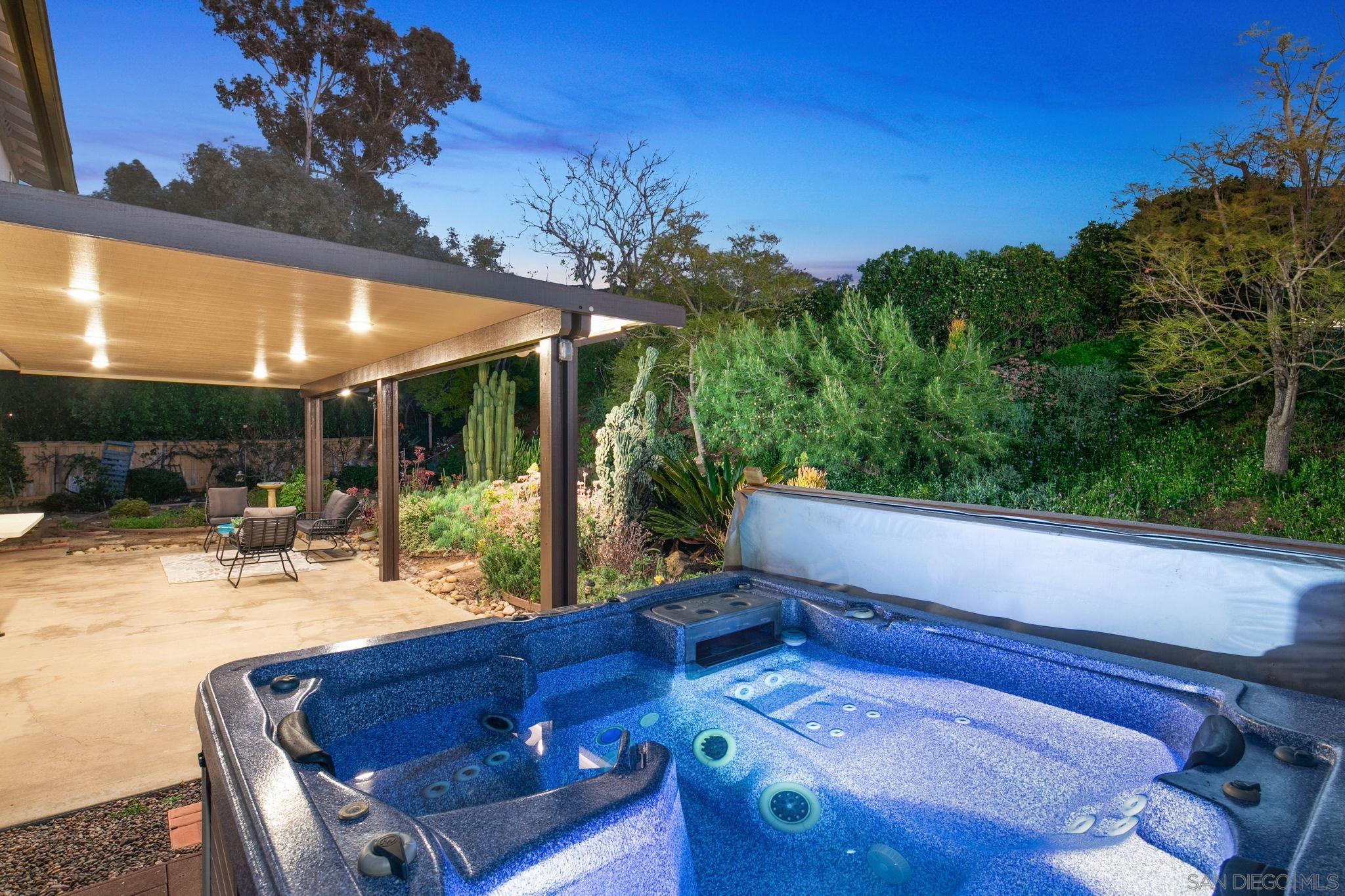 Detail Gallery Image 4 of 55 For 11039  Twin Pond Ter, San Diego,  CA 92128 - 4 Beds | 3 Baths