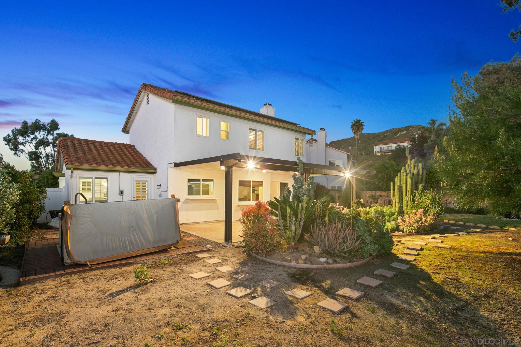 Detail Gallery Image 5 of 55 For 11039  Twin Pond Ter, San Diego,  CA 92128 - 4 Beds | 3 Baths